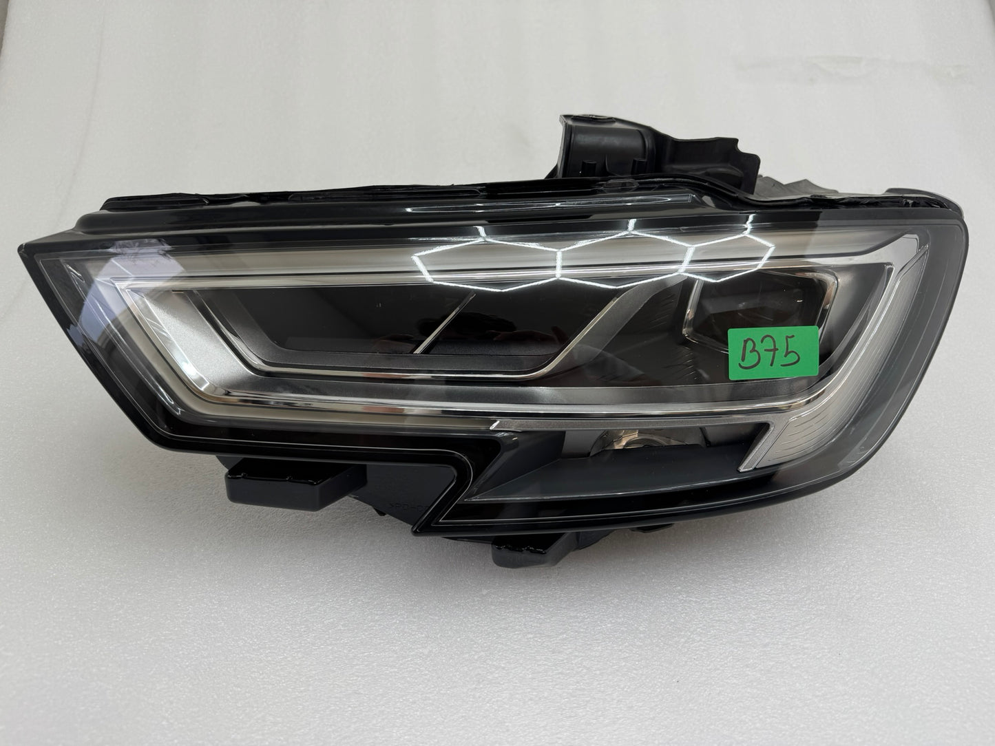 AUDI A3 8V0941033D