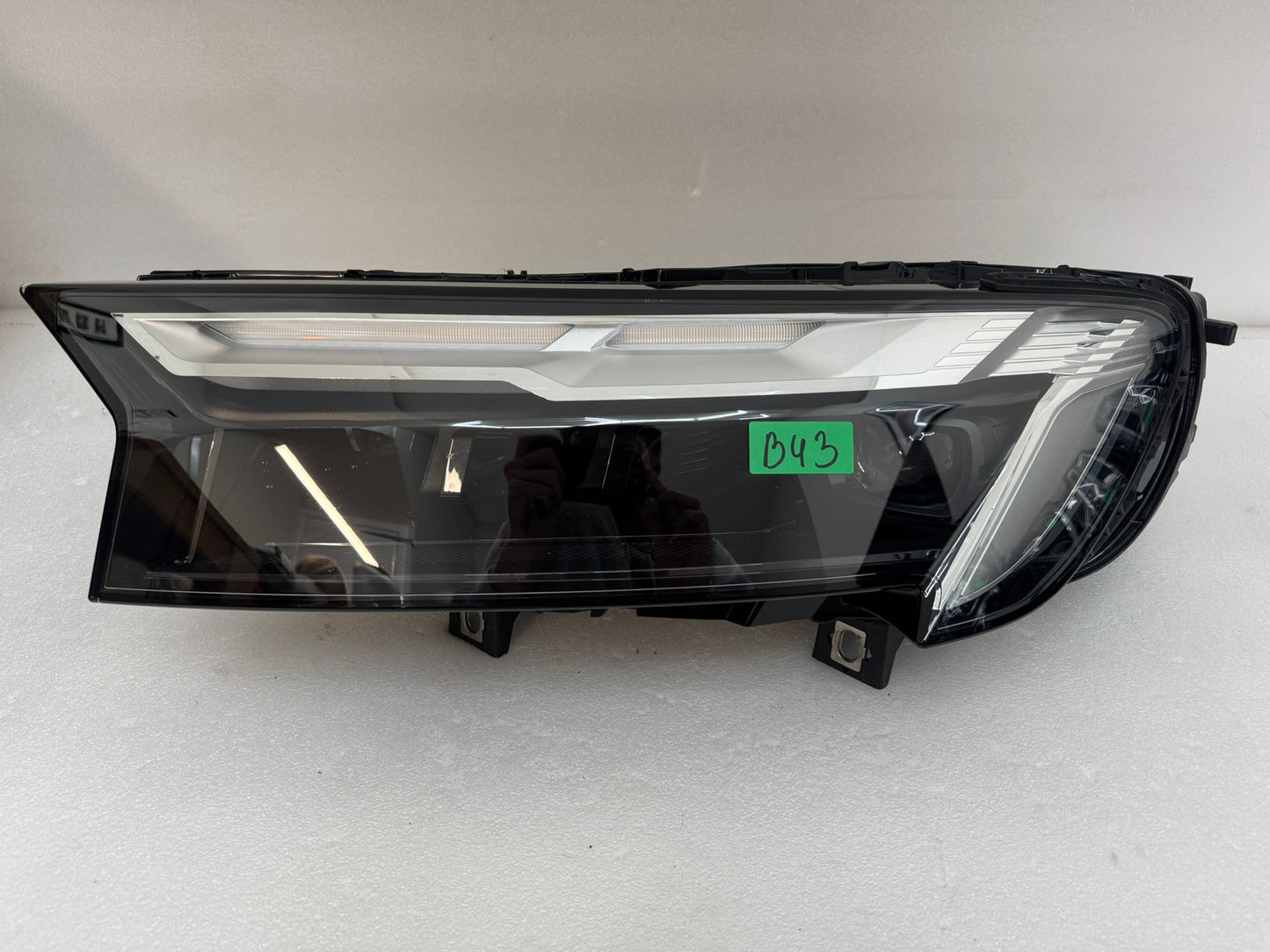 AUDI Q7 4M0941011 E