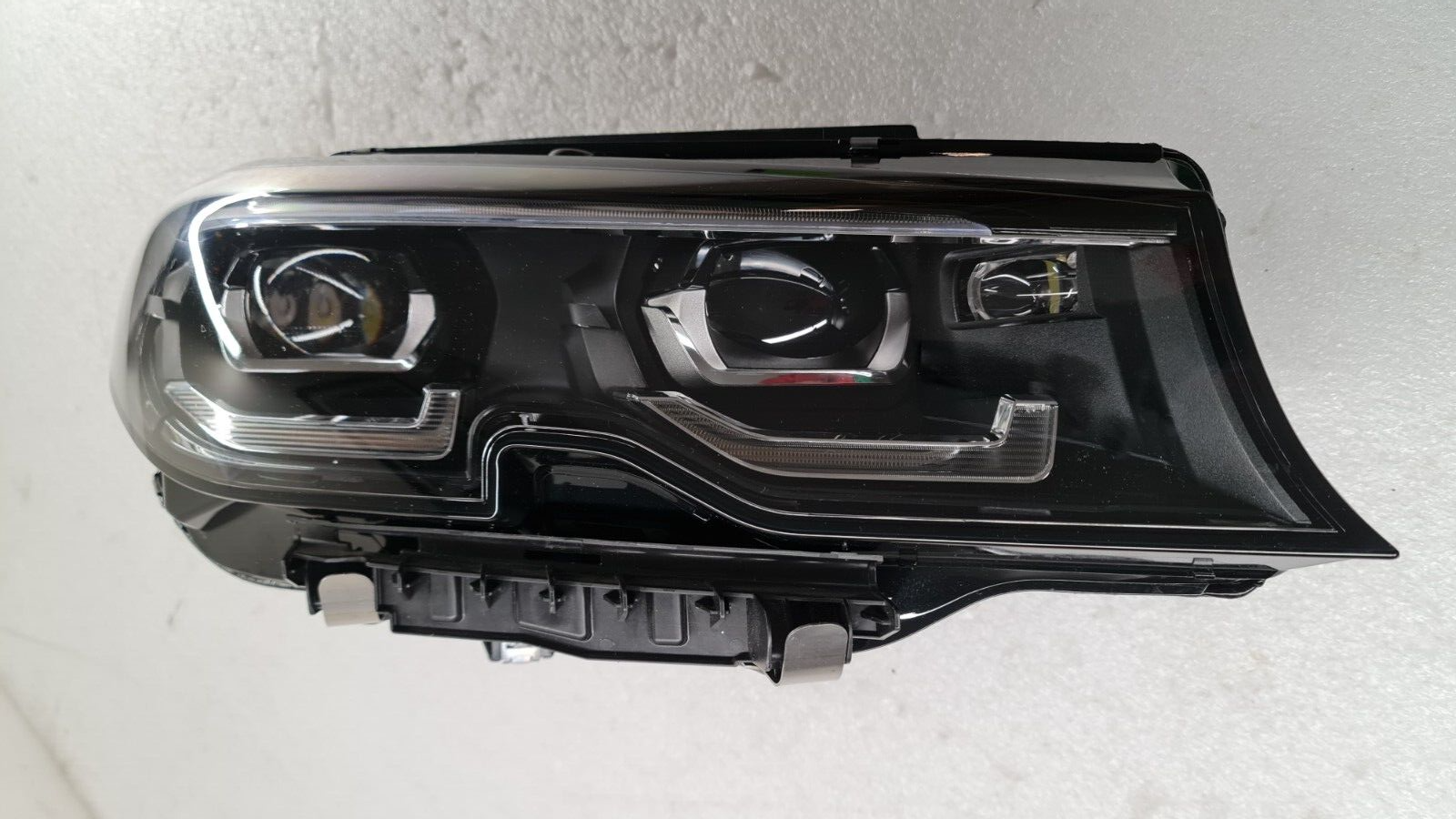 Genuine BMW 3 G20 G21  2018- On  F-LED Adaptive Black Shadow headlight  9500912
