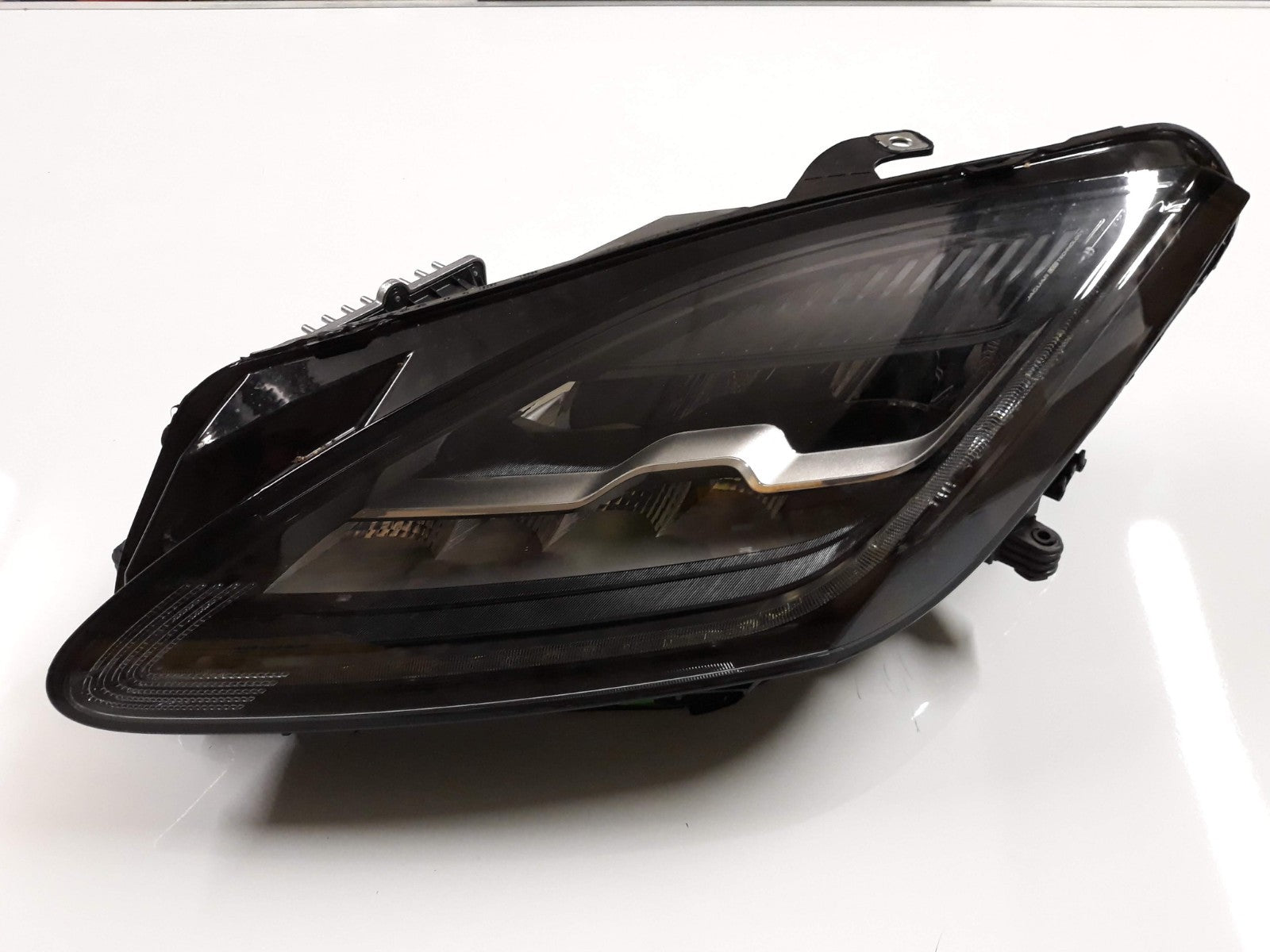 Genuine Jaguar E-Pace Full LED Headlight   J9C3-13W030-DC