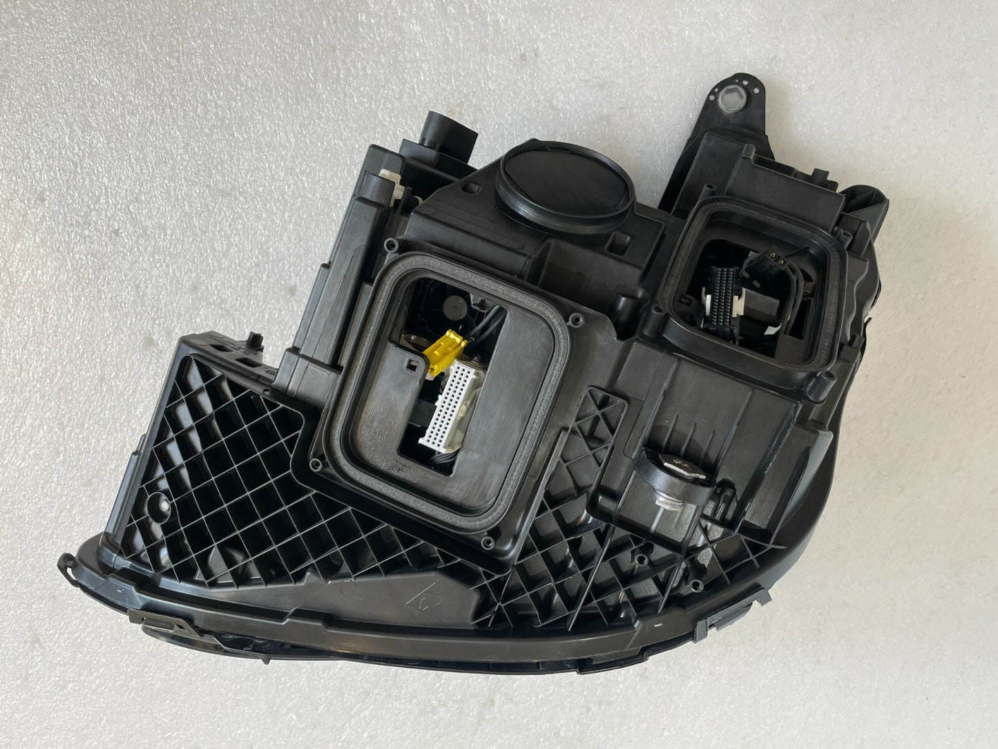 MERCEDES-BENZ E CLASS RH MULTIBEAM A2139069608KZ