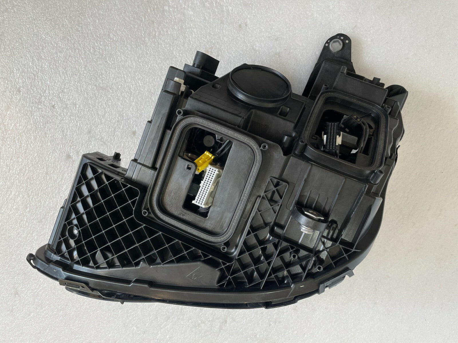 MERCEDES-BENZ E CLASS RH MULTIBEAM A2139069608KZ