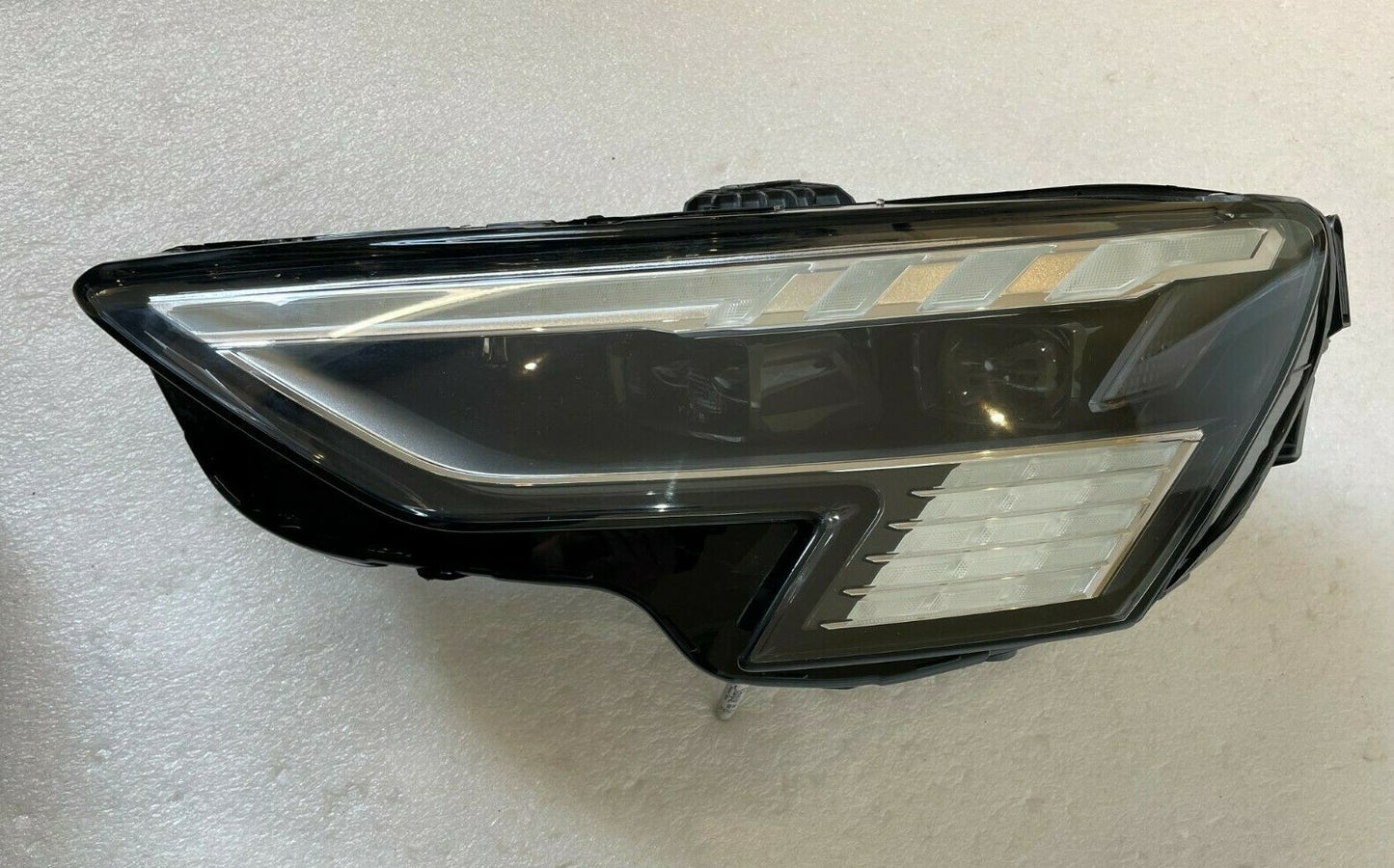 AUDI A3 FULL LED MATRIX BEAM LH  8Y0941035