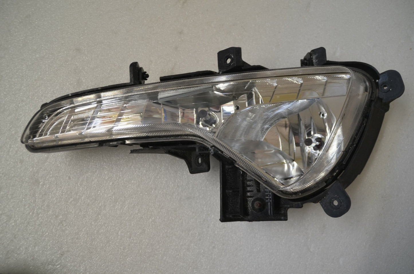 GENUINE KIA SPORTAGE FRON FOG LAMP LIGHT LEFT LH 92201 3W200