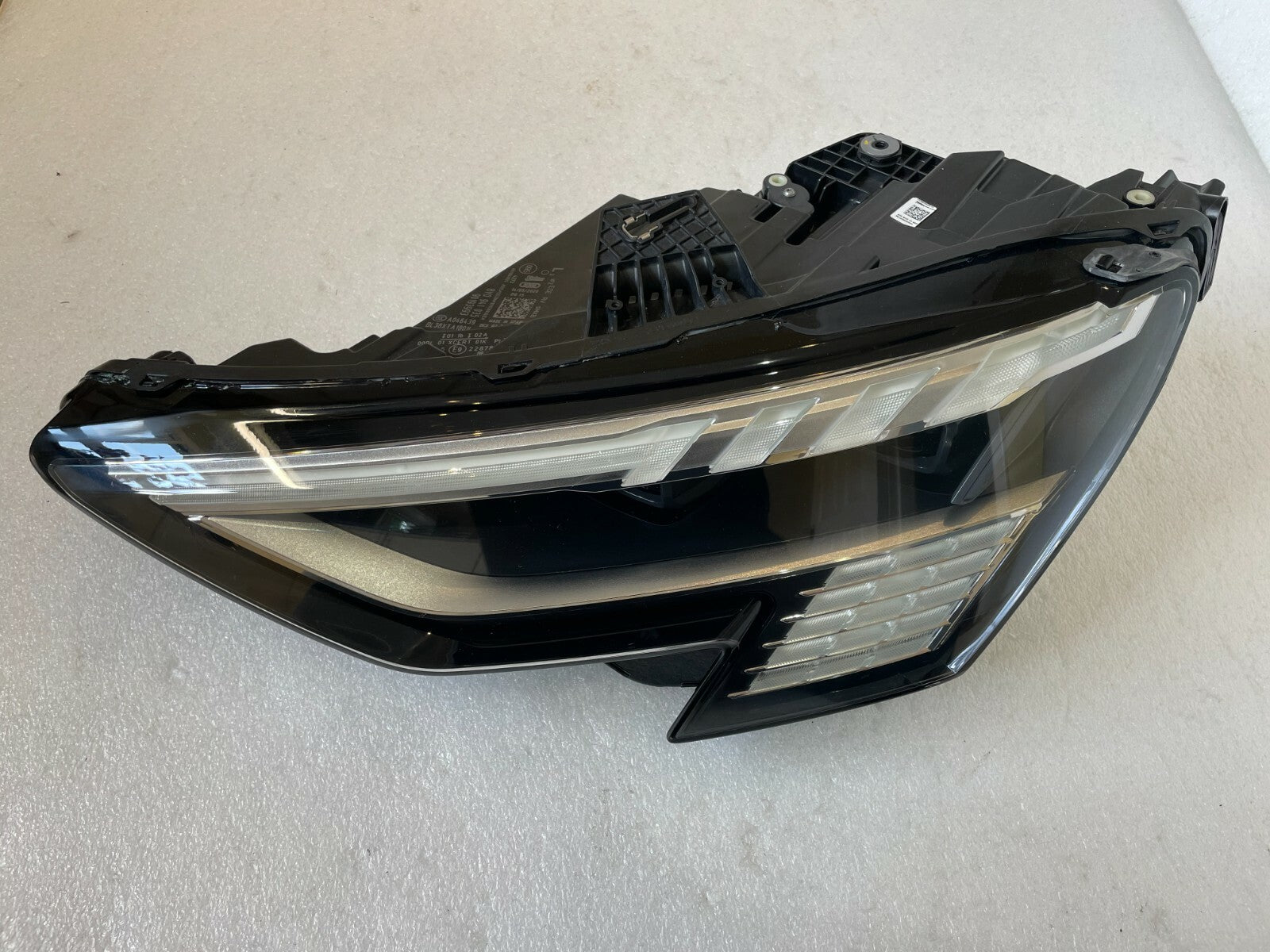 AUDI A3 FULL LED MATRIX BEAM LH  8Y0941035