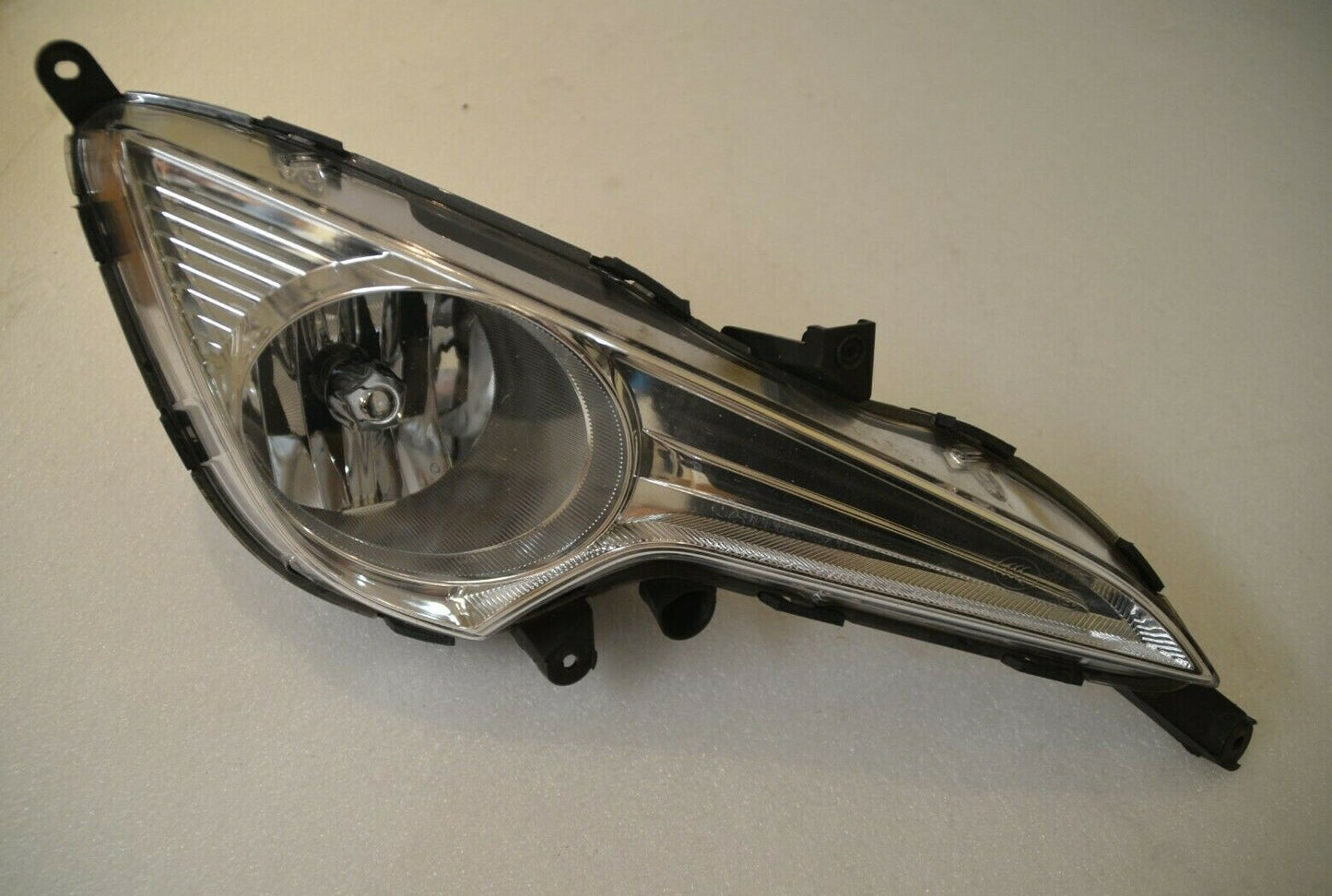 GENUINE HYUNDAI i40 RH RIGHT FOG LAMP LIGHT 92202-3Z010