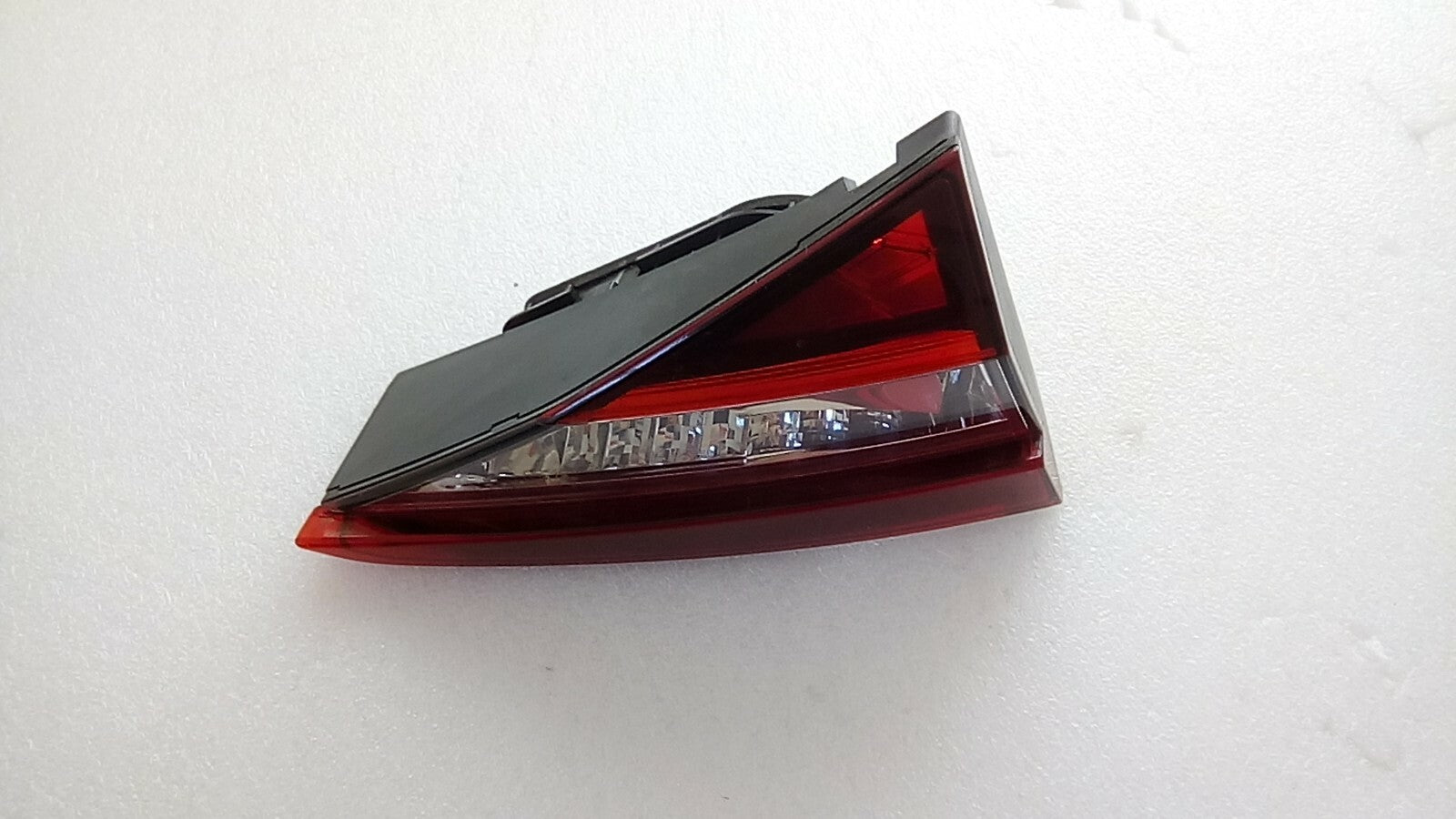 Skoda Superb B8 Left (Nearside) Tailgate rear light 3V5 945 307E SK481TOP