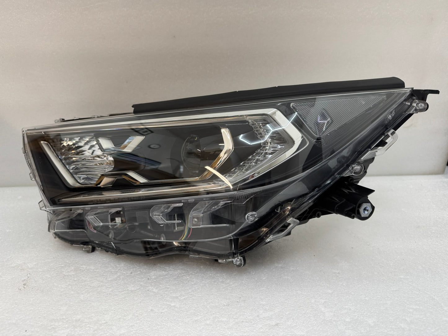 TOYOTA RAV 4 81185-42A23