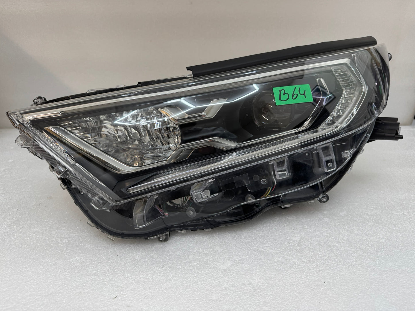 TOYOTA RAV 4 81185-42A23