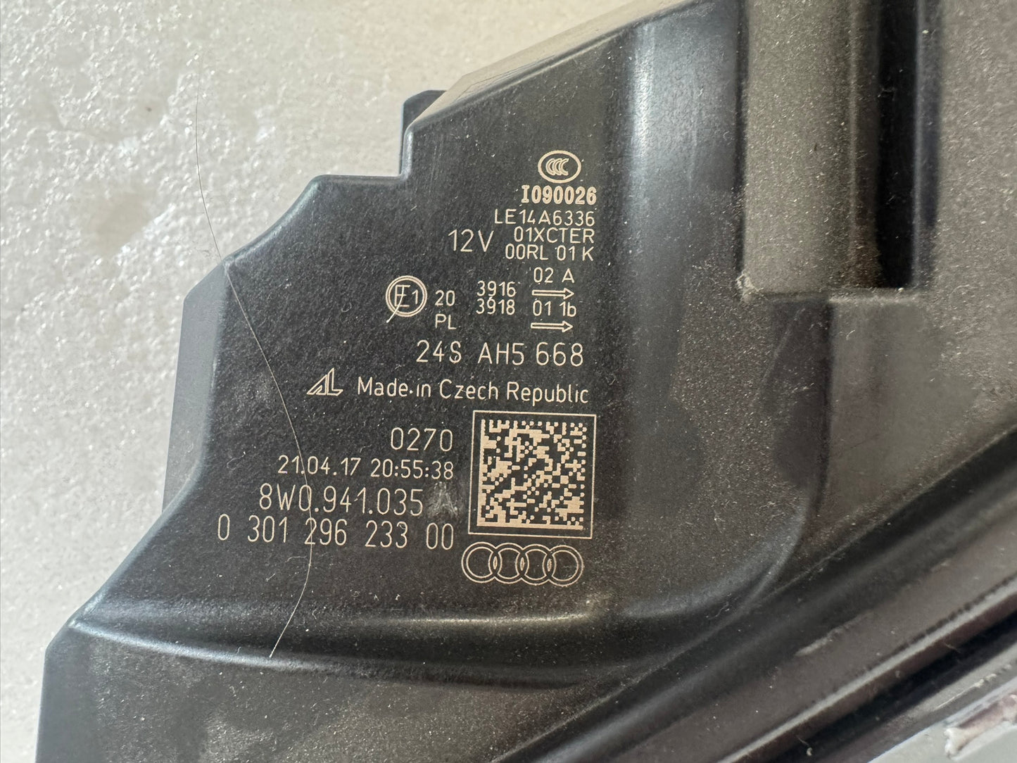 AUDI A4    8W0941035A