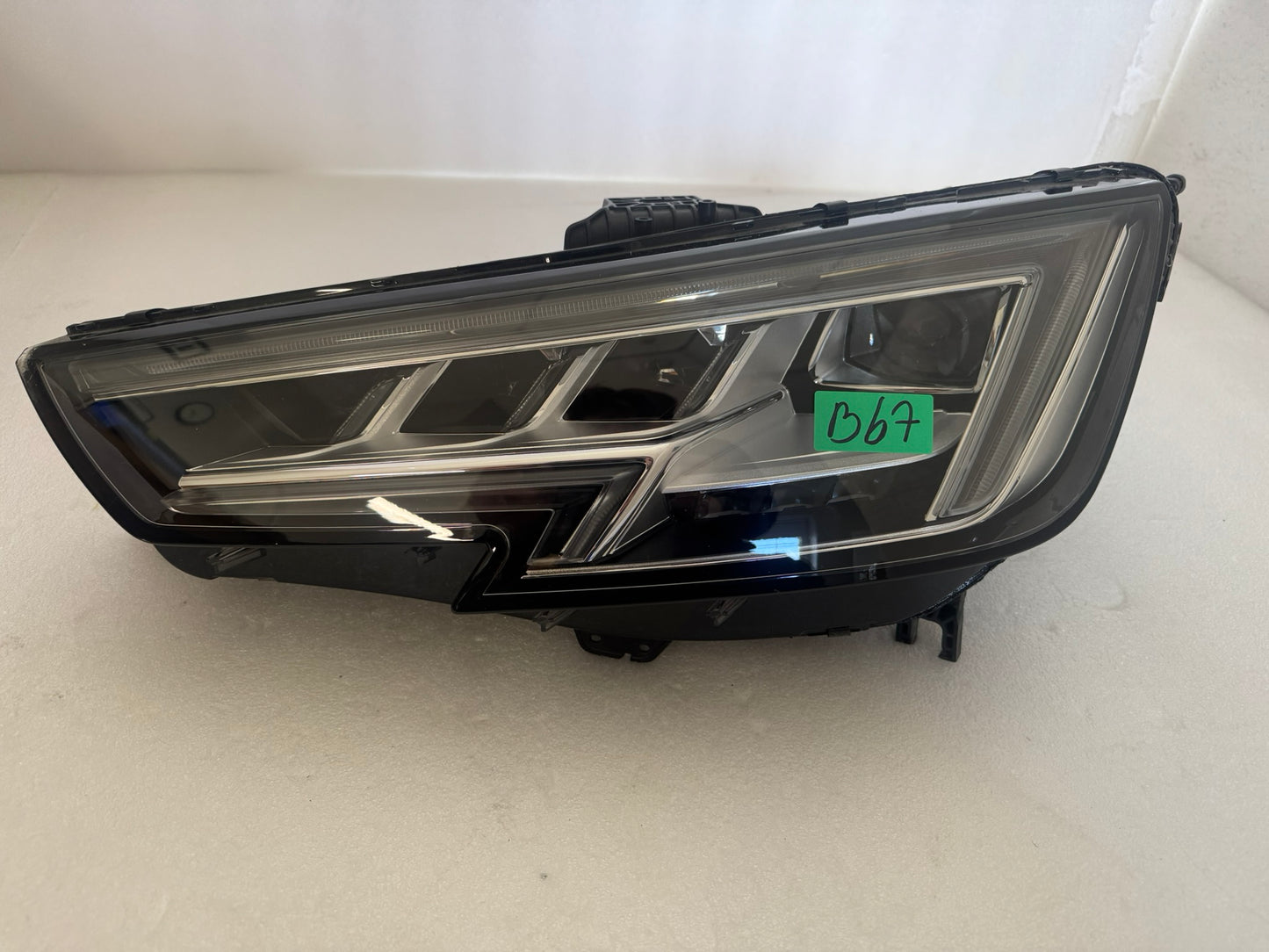 AUDI A4    8W0941035A