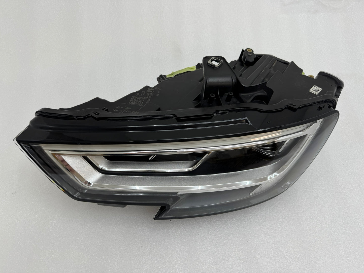AUDI A3  8V0941033D