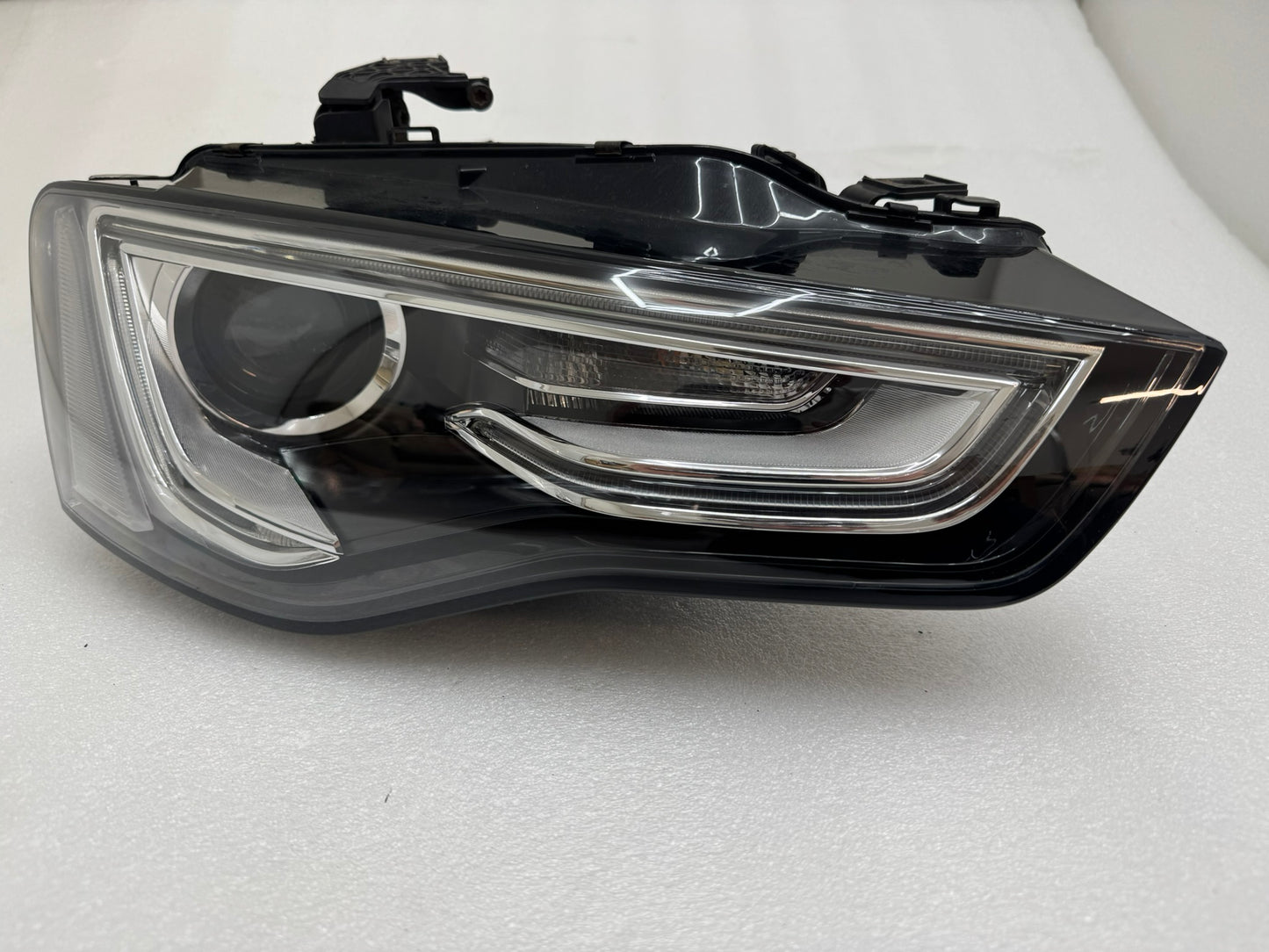 AUDI A5 B8    8T0941006D