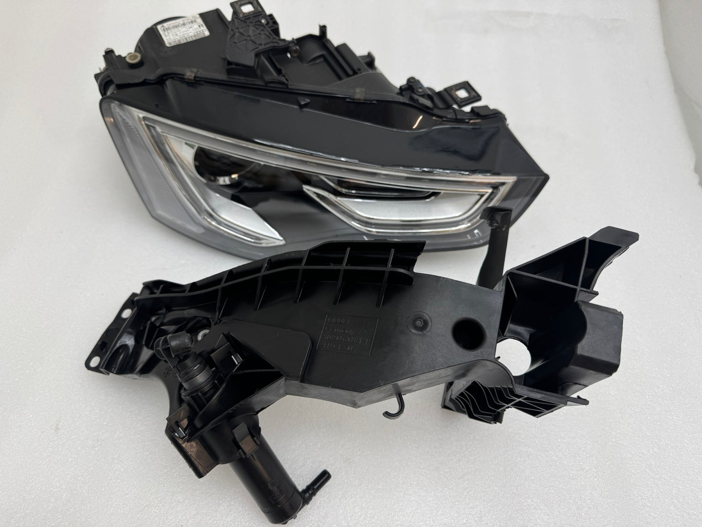 AUDI A5 B8    8T0941006D