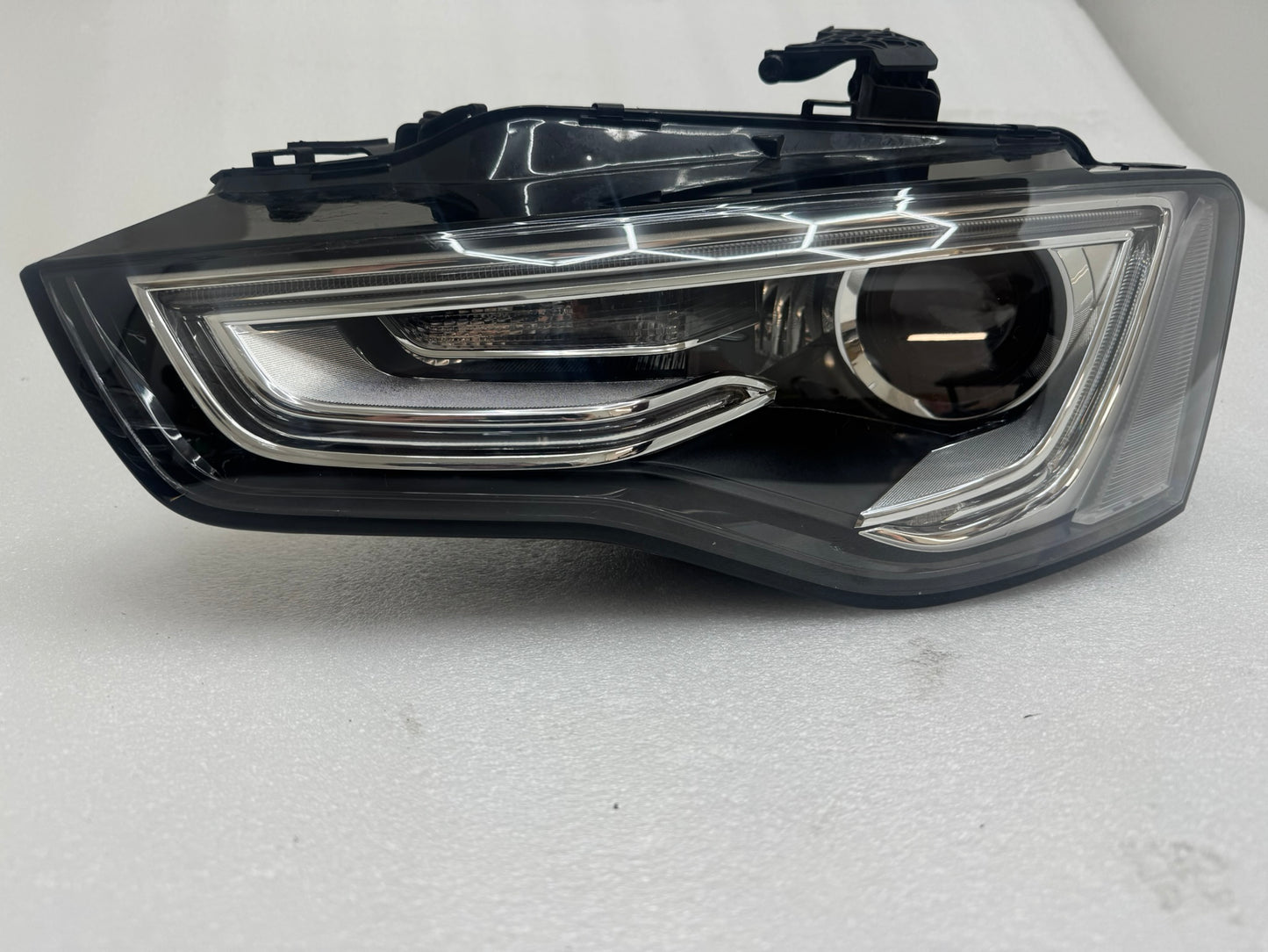AUDI A5 B8    8T0941031A