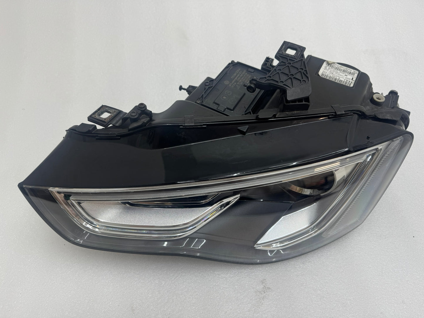 AUDI A5 B8    8T0941031A