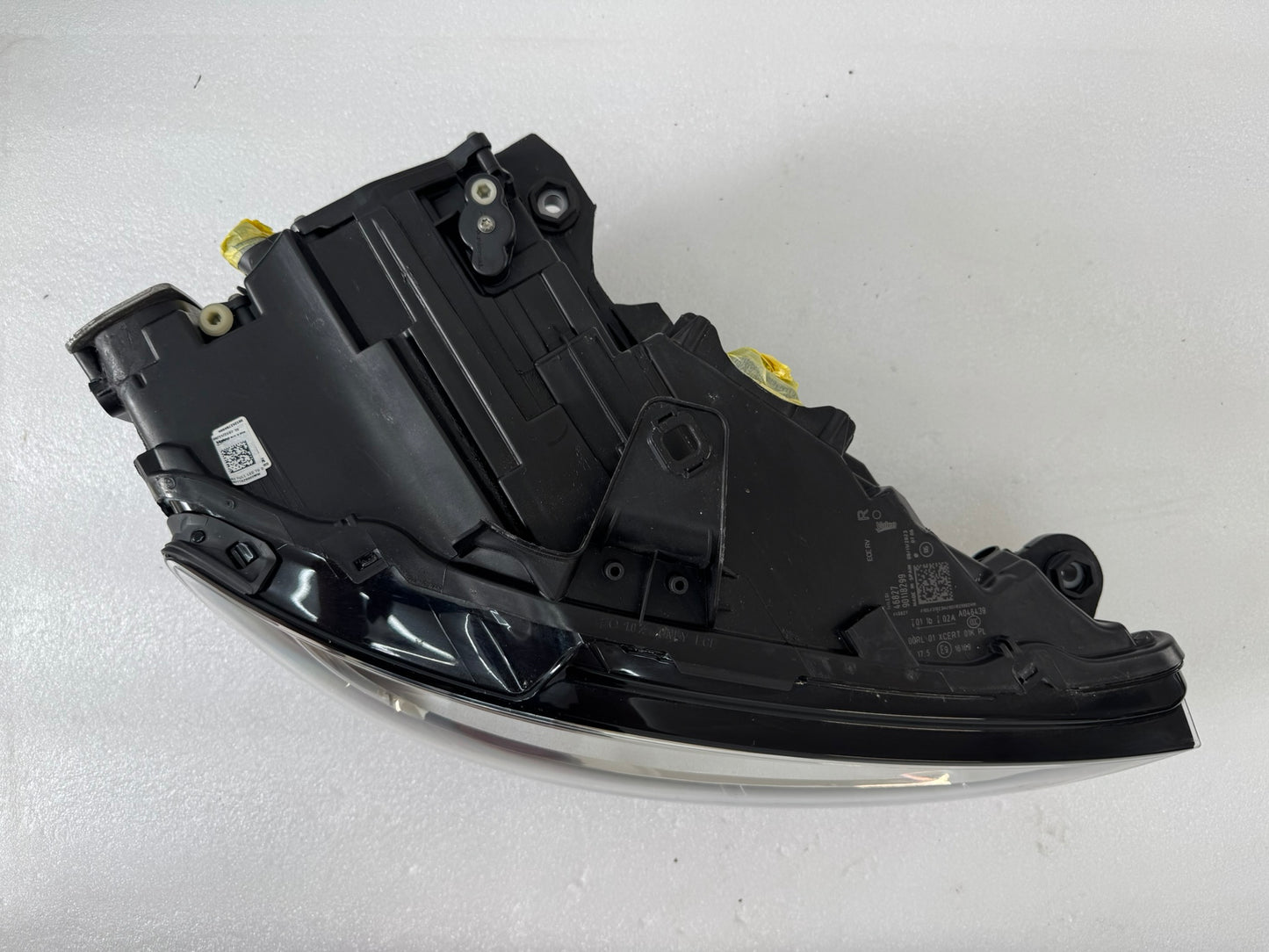 AUDI A3    90118299 8V0941034F