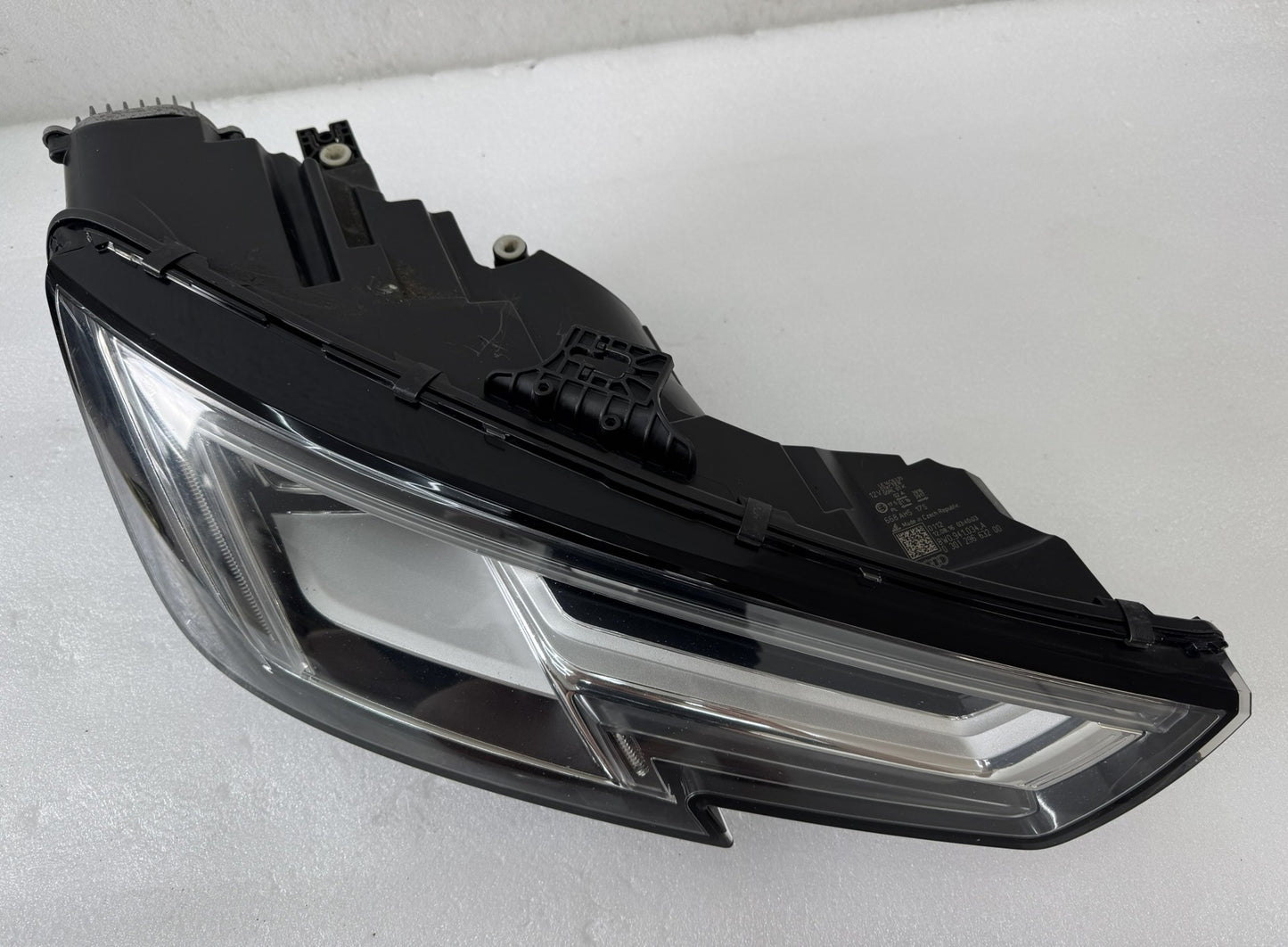 AUDI A4  8W0941034A
