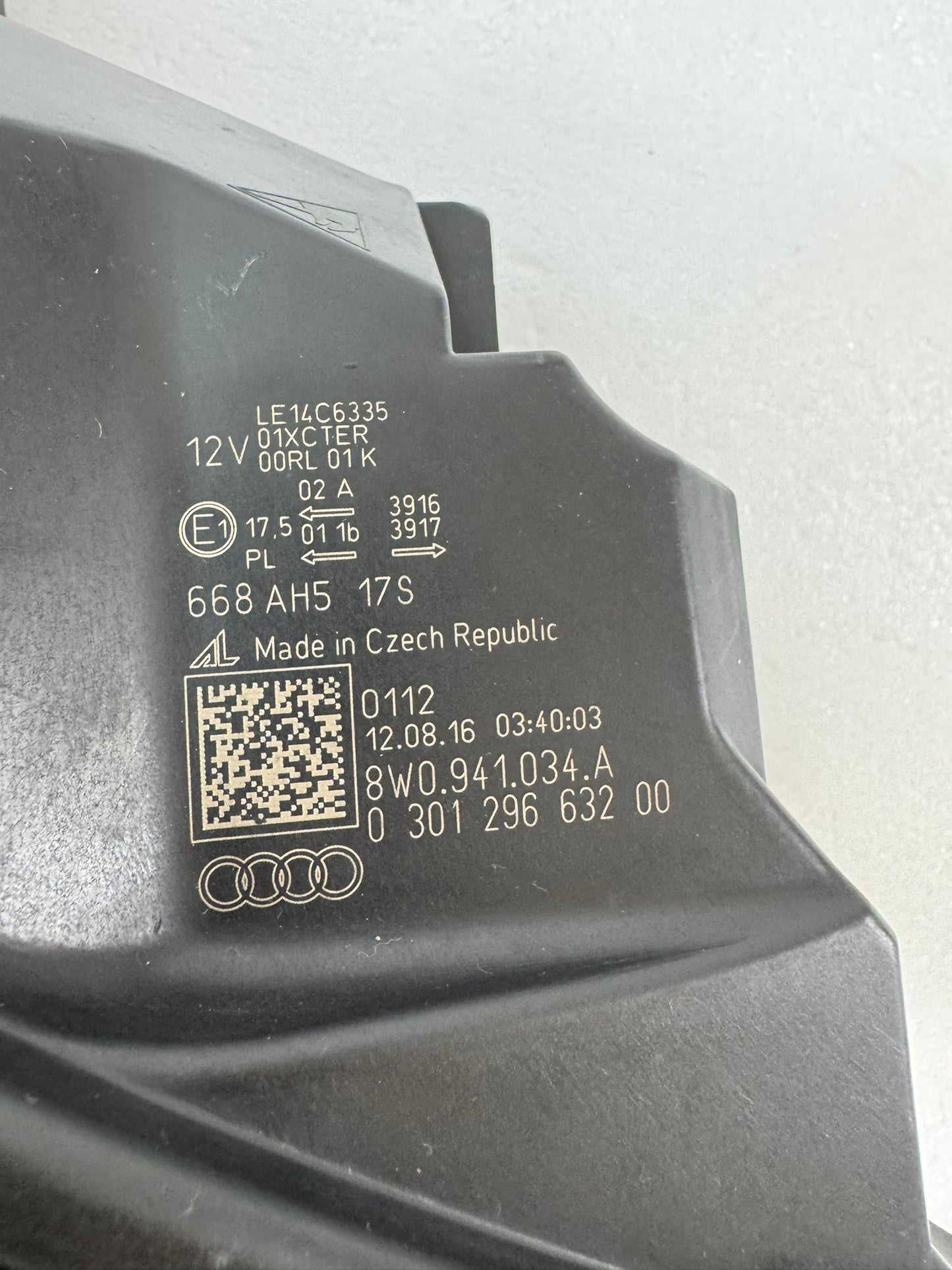 AUDI A4  8W0941034A
