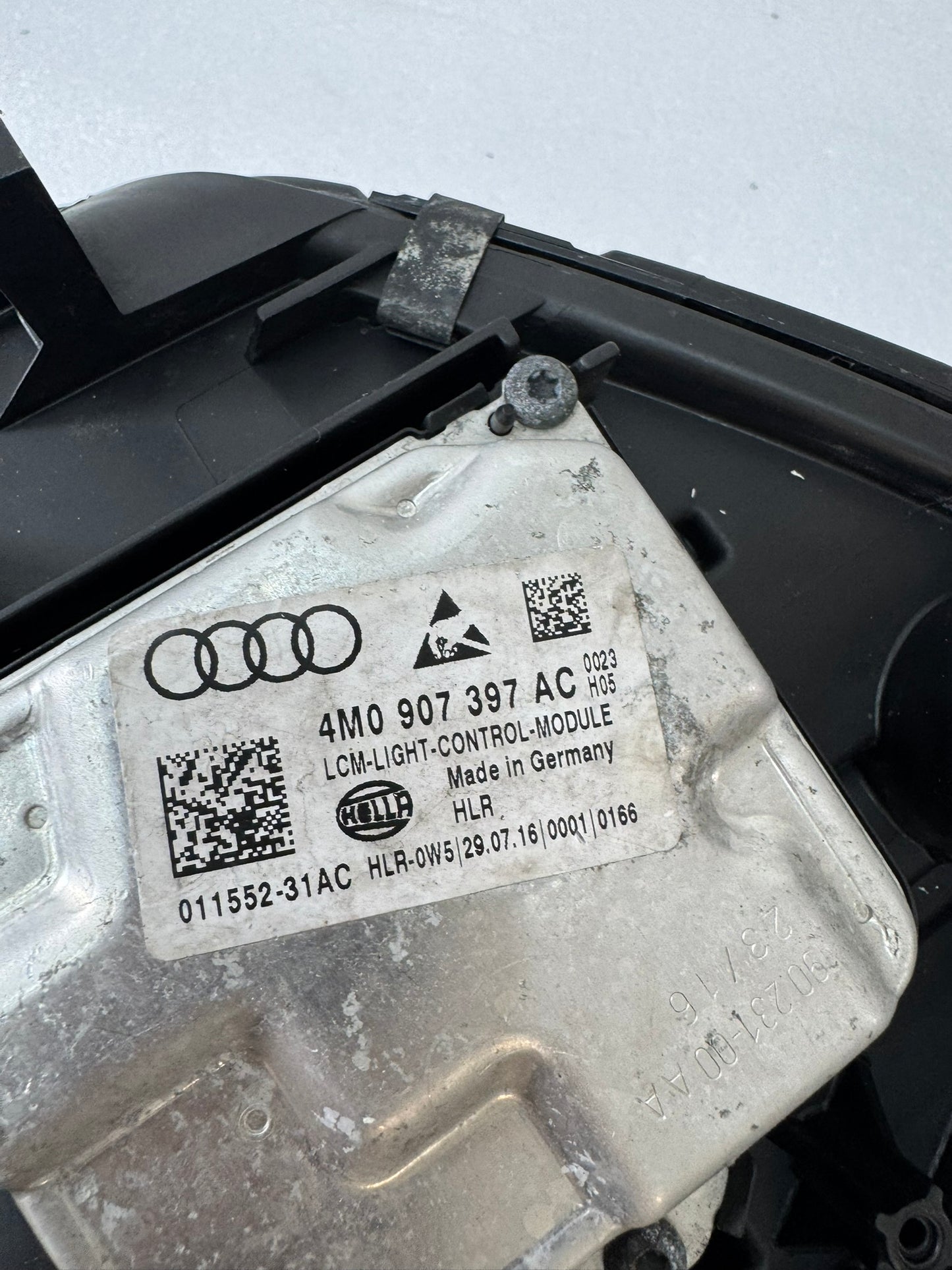 AUDI A4  8W0941034A