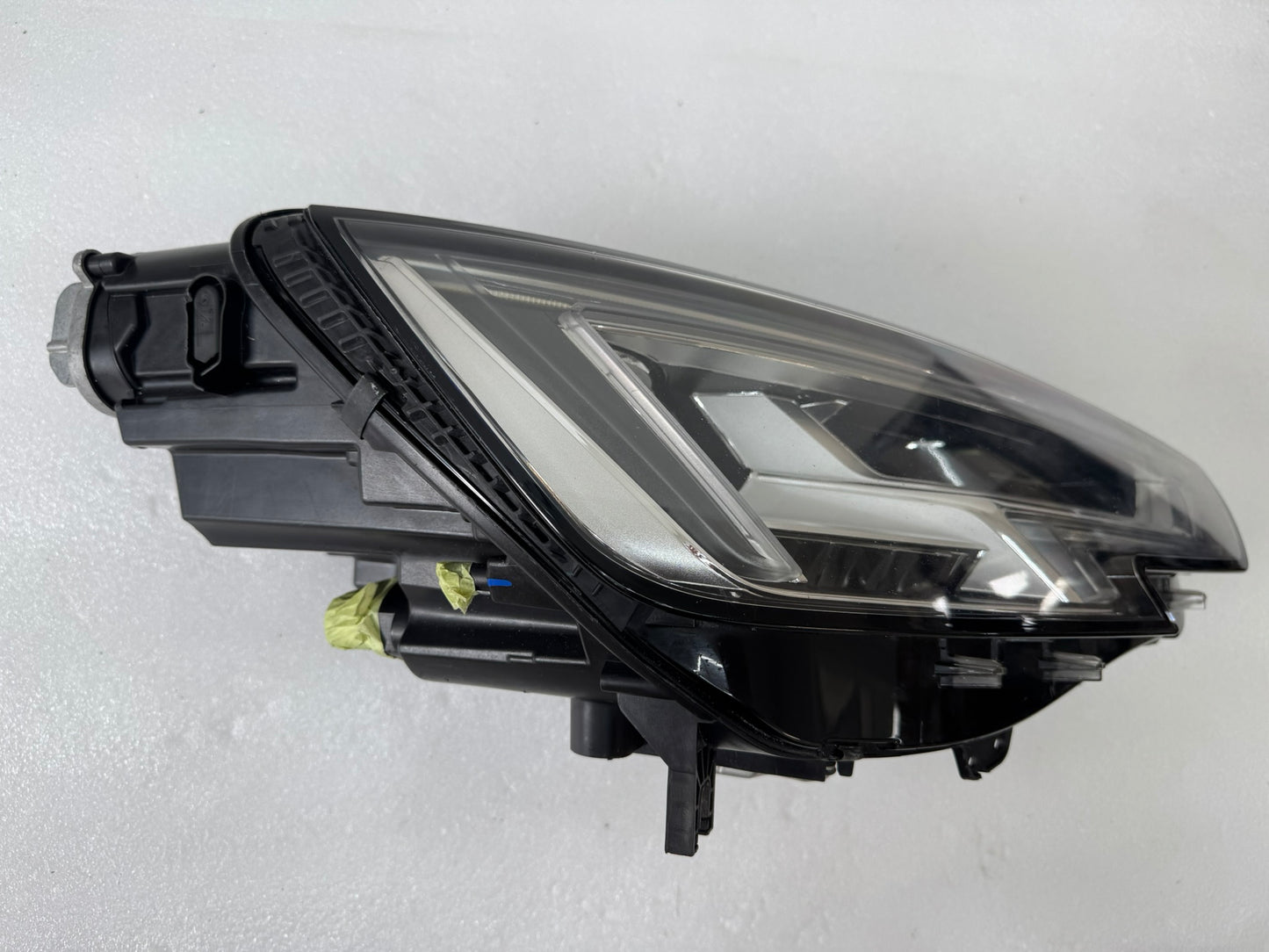 AUDI A4  8W0941034A