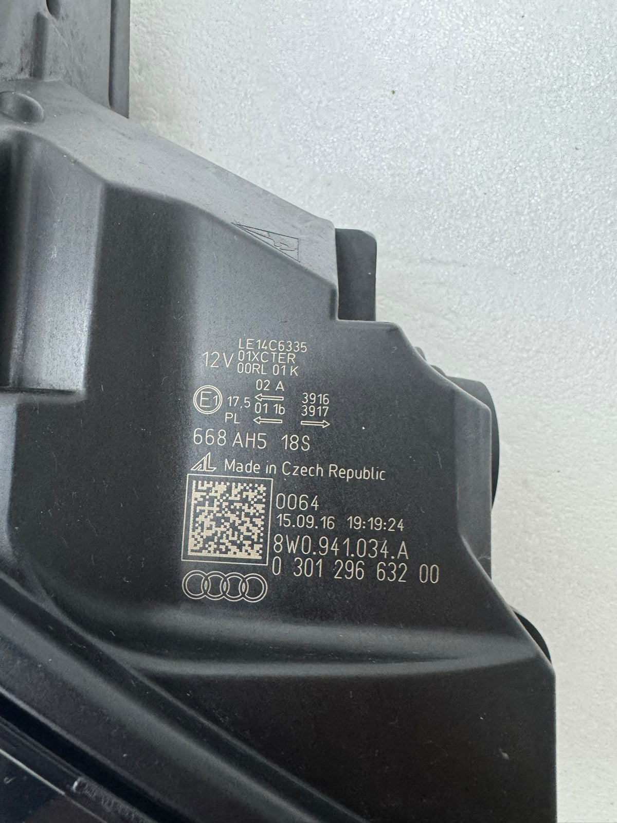 AUDI A4 B9   8W0941034A