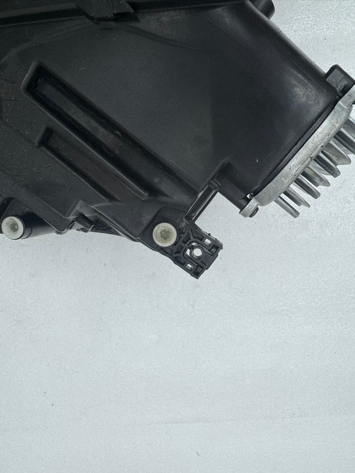 AUDI A4 B9   8W0941034A