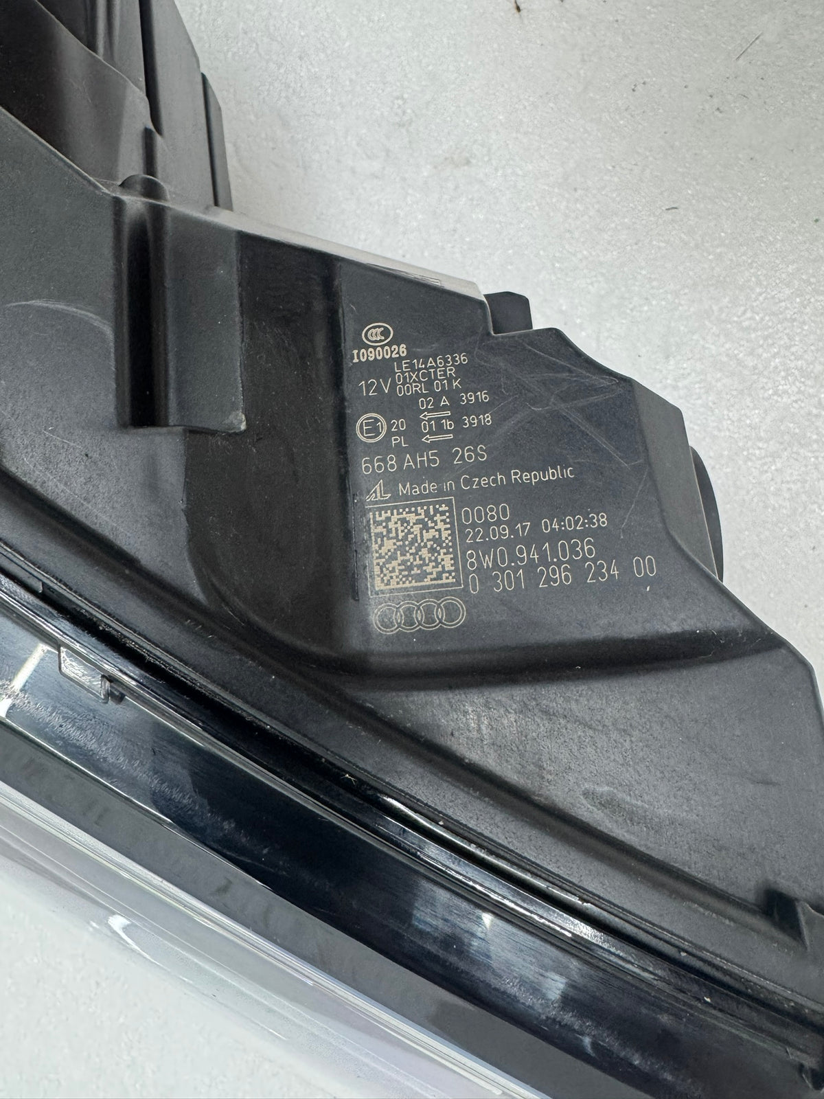 AUDI A4 B9  8W0941036
