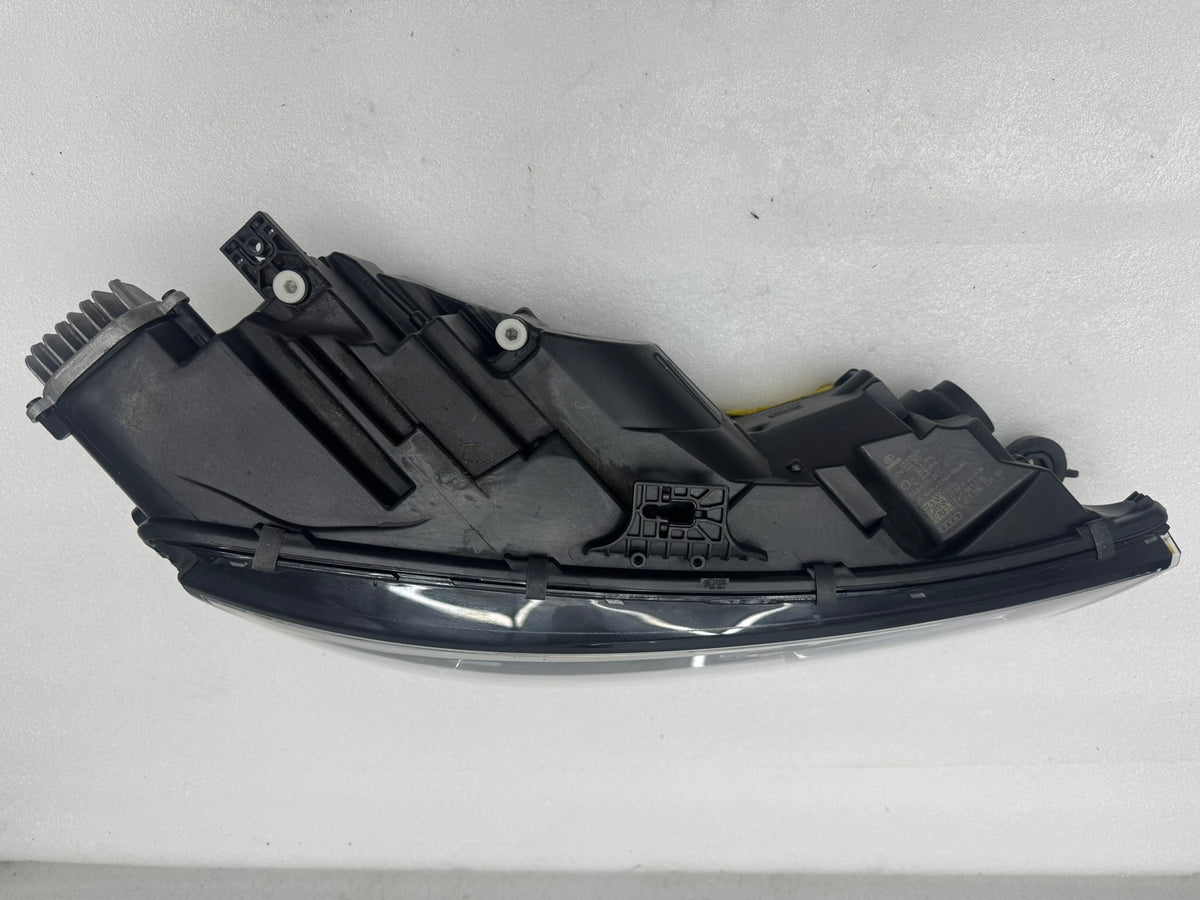 AUDI A4 B9  8W0941036