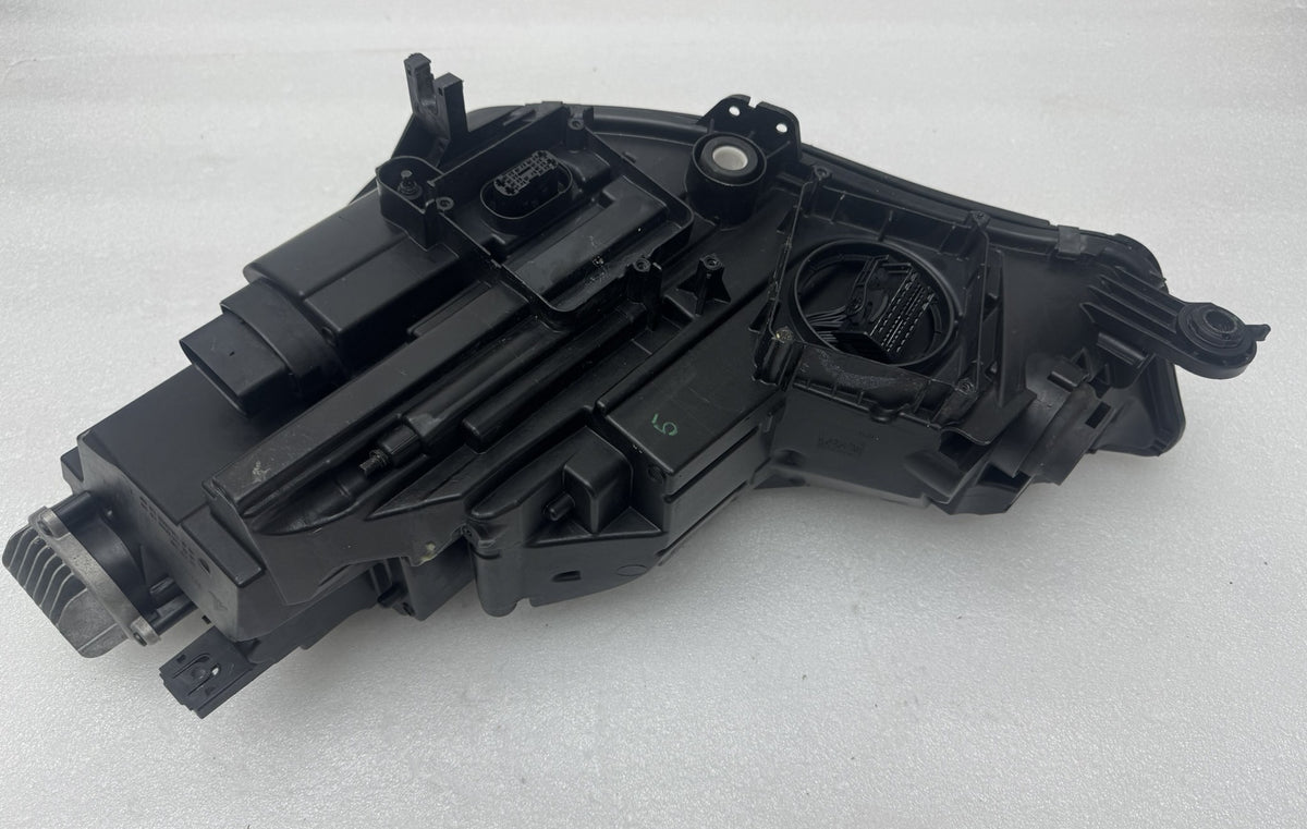AUDI A4 B9  8W0941036