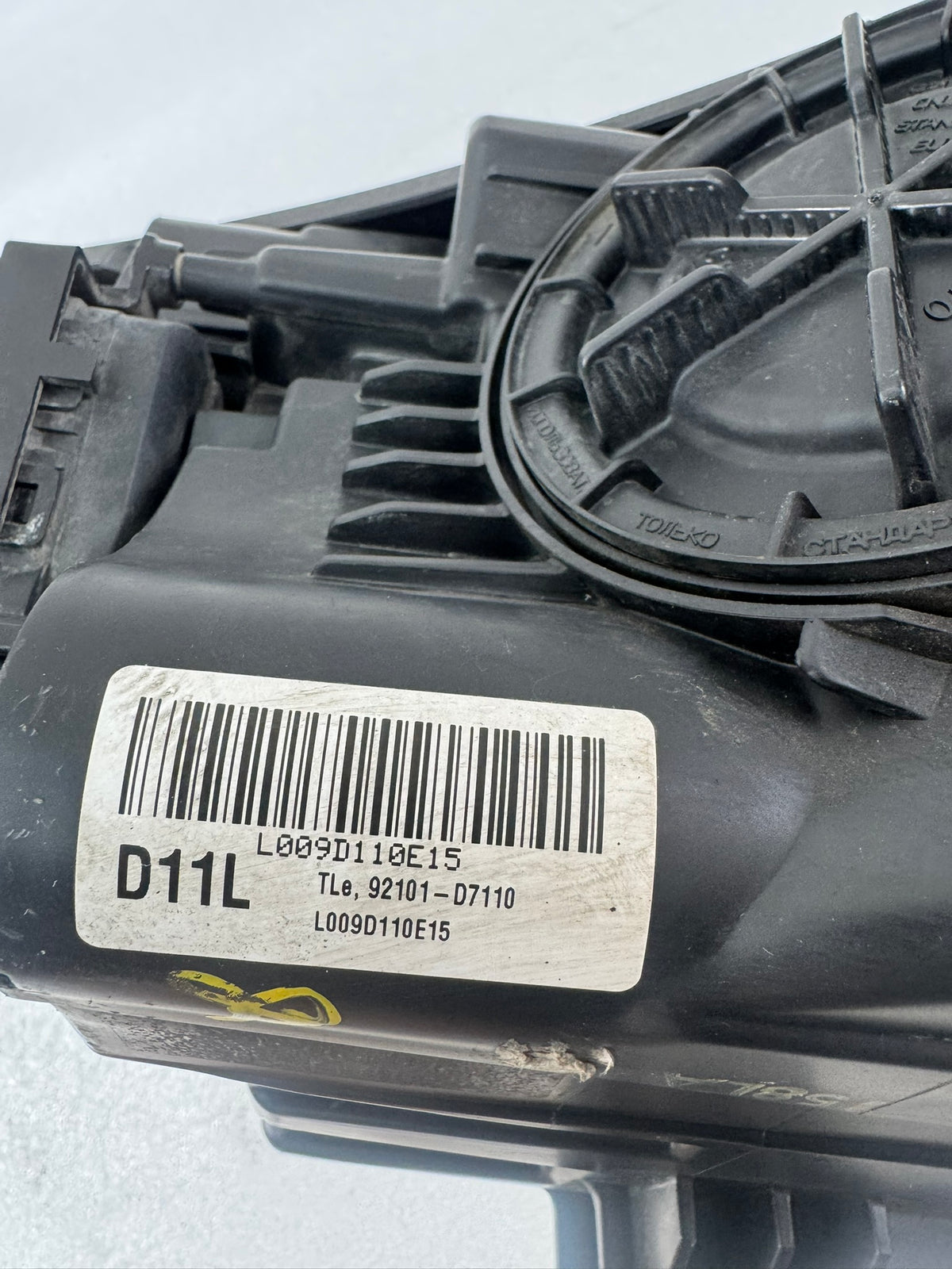 HYUNDAI TUCSON MK3 HEADLIGHT  92101-D7110