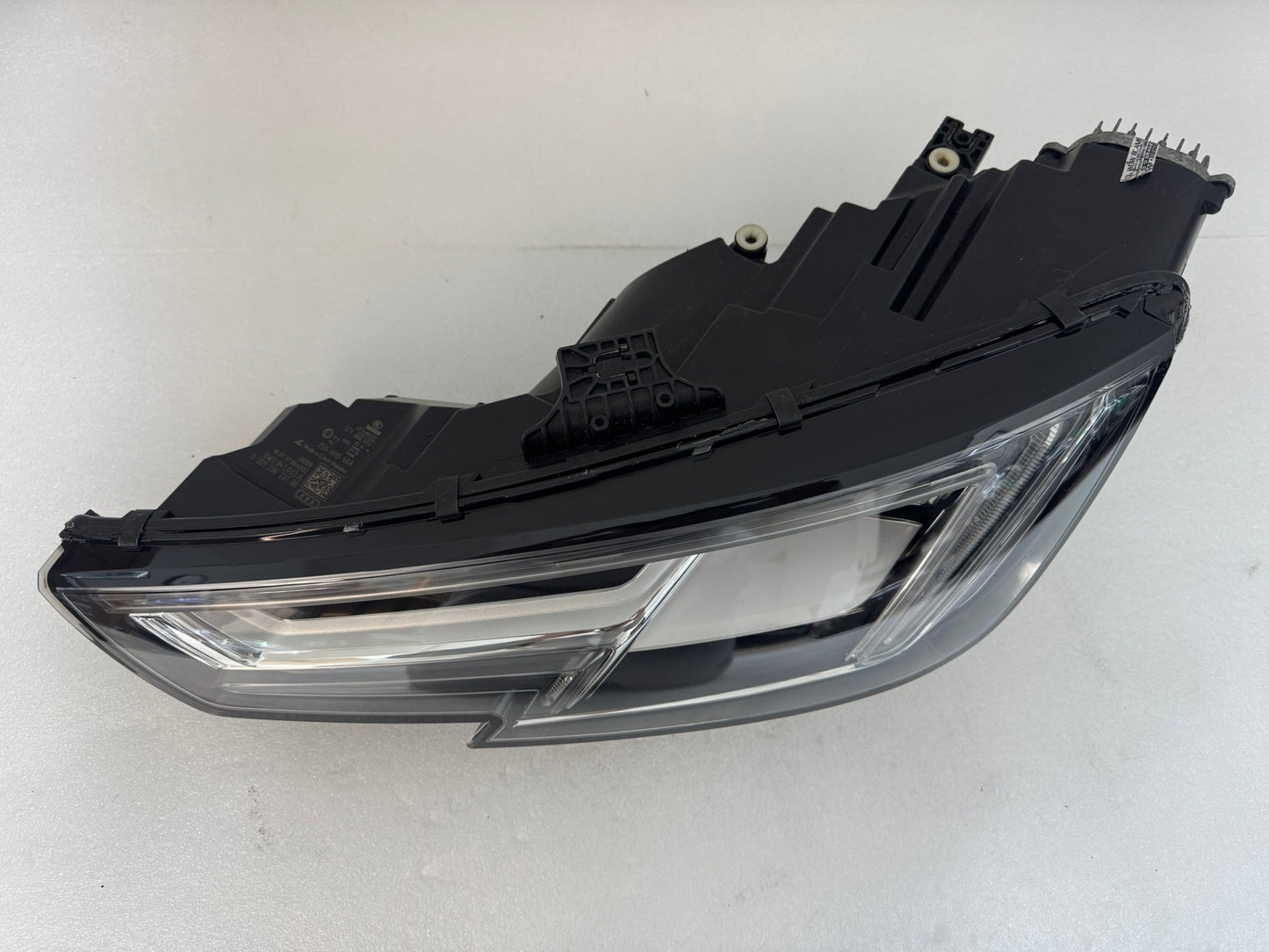 AUDI A4  8W0941033A
