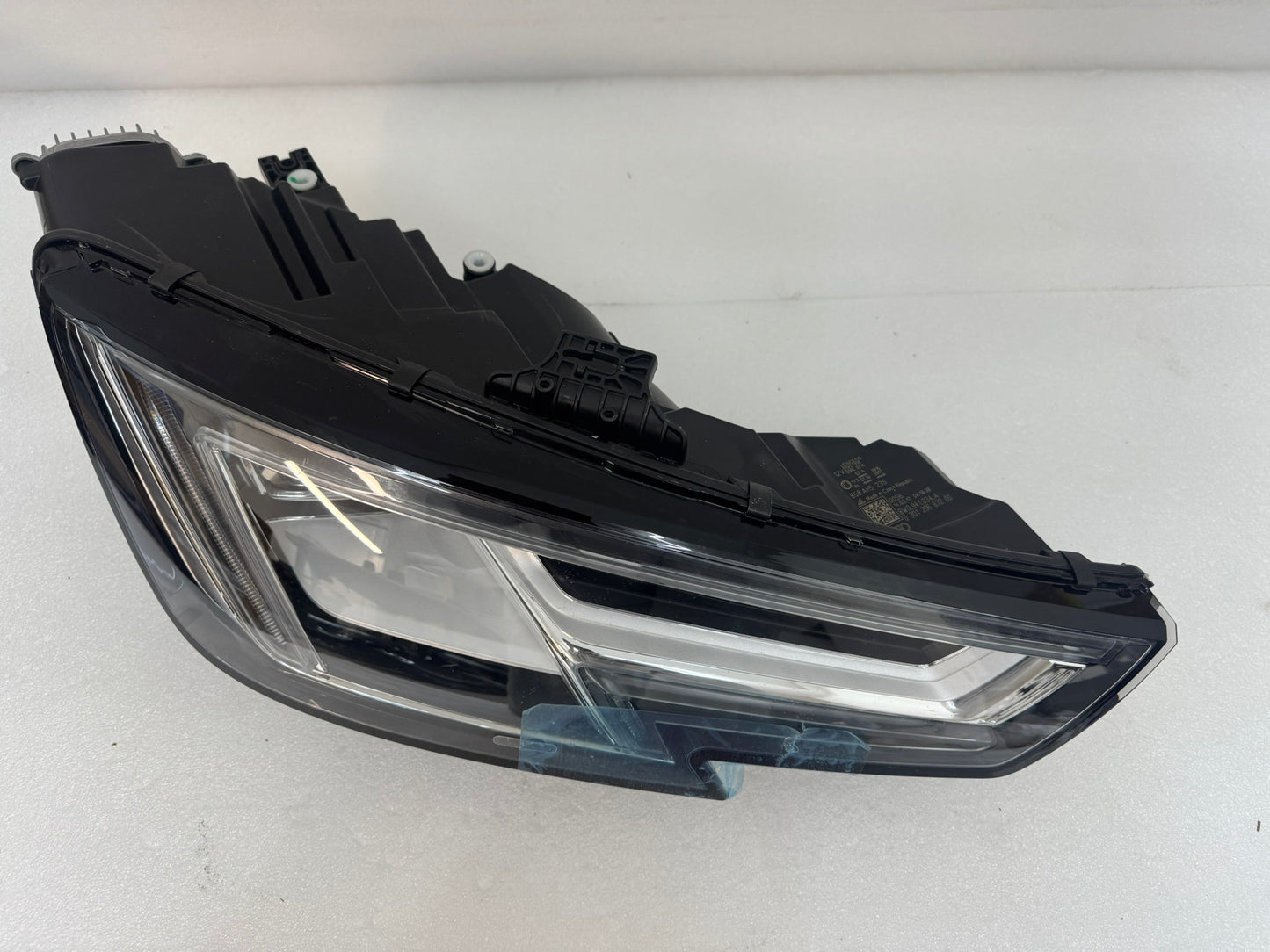 AUDI A4  8W0941034A