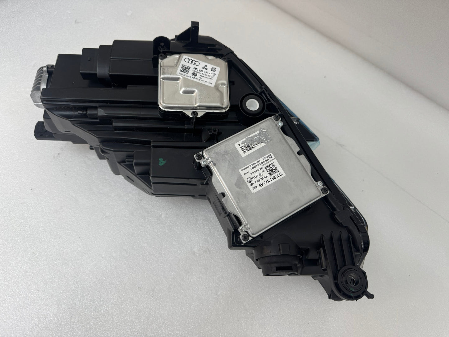 AUDI A4  8W0941034A
