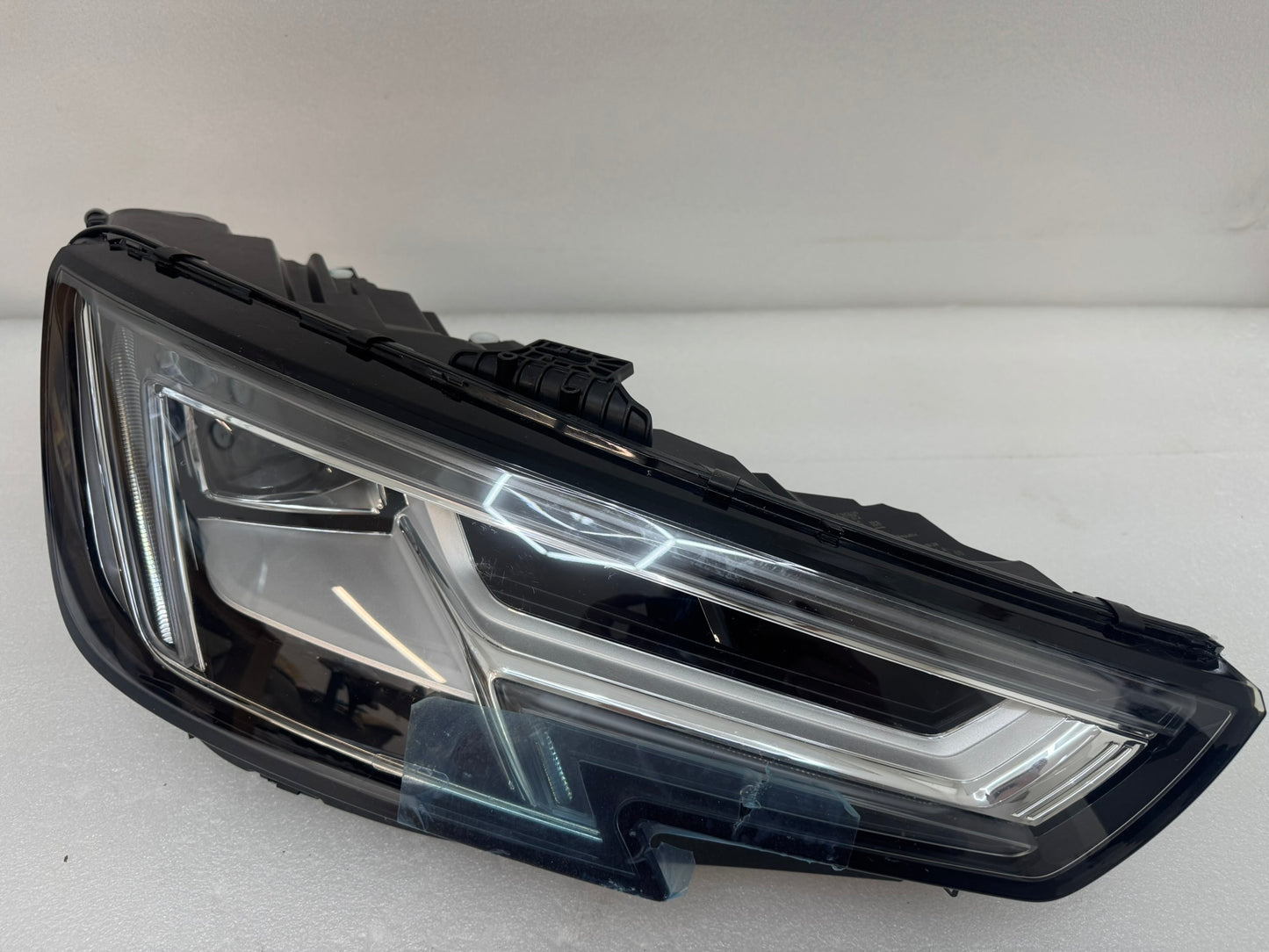 AUDI A4  8W0941034A
