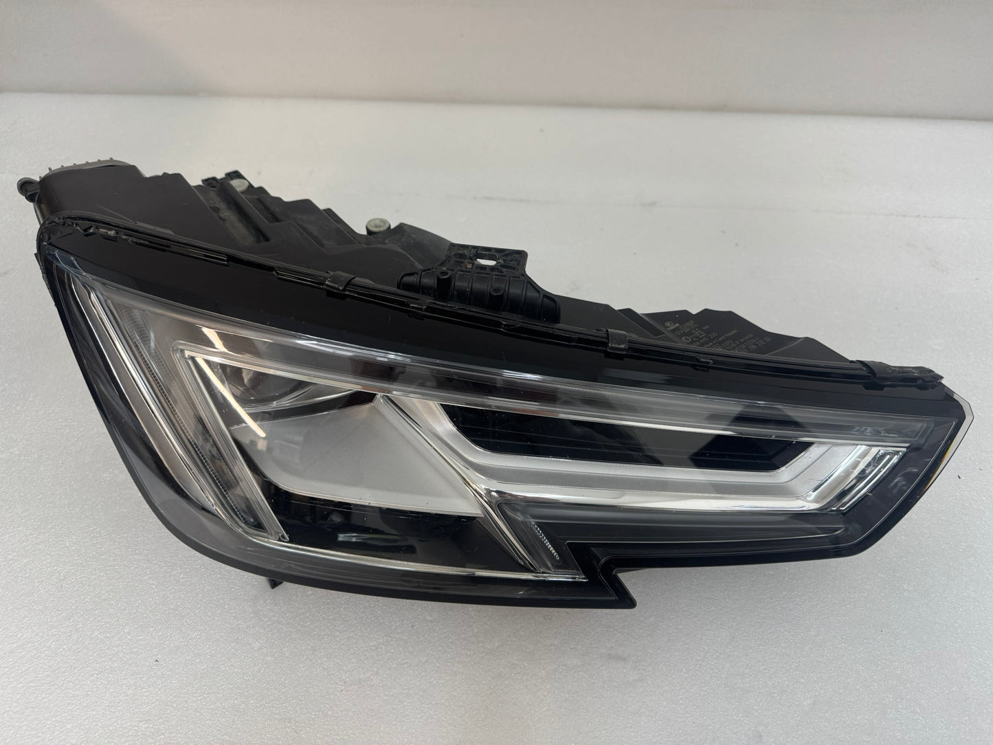 AUDI A4  8W0941034A
