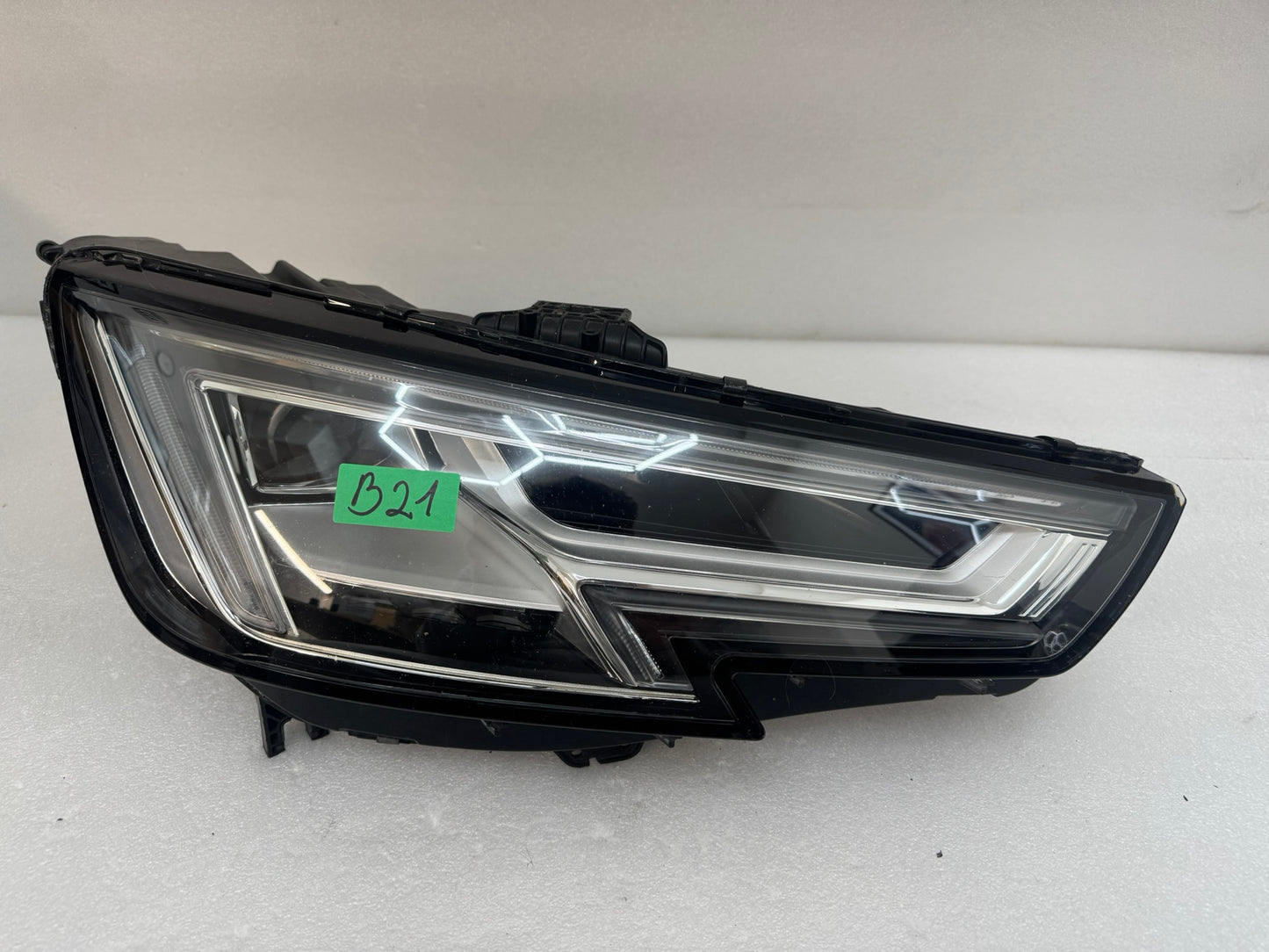 AUDI A4  8W0941034A