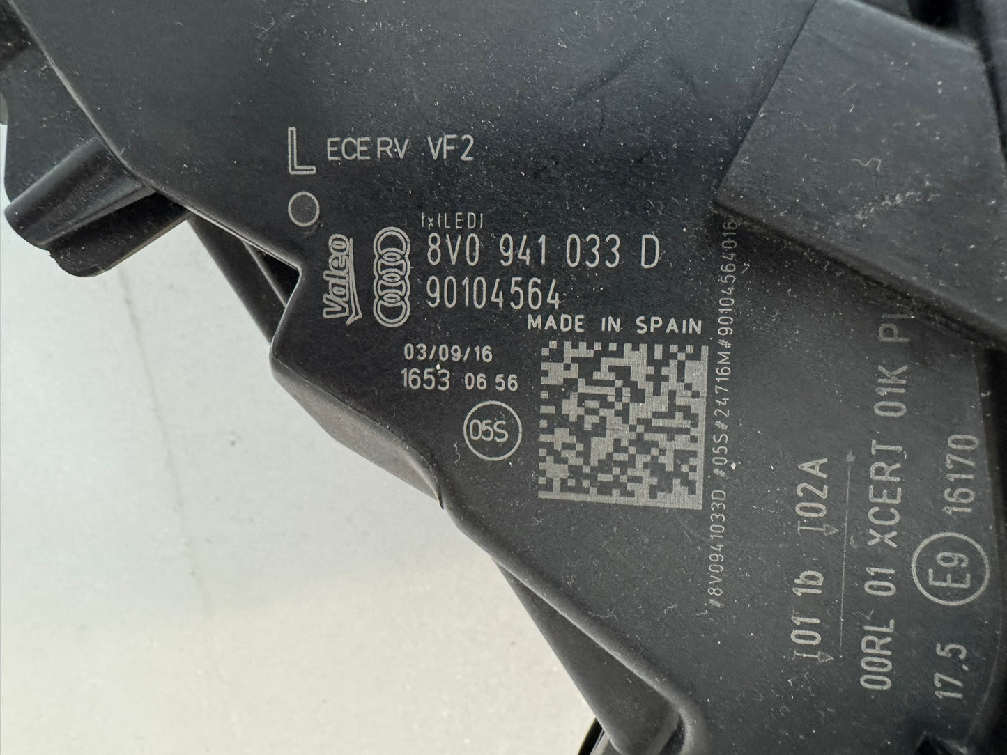 AUDI A3  8V0941033D