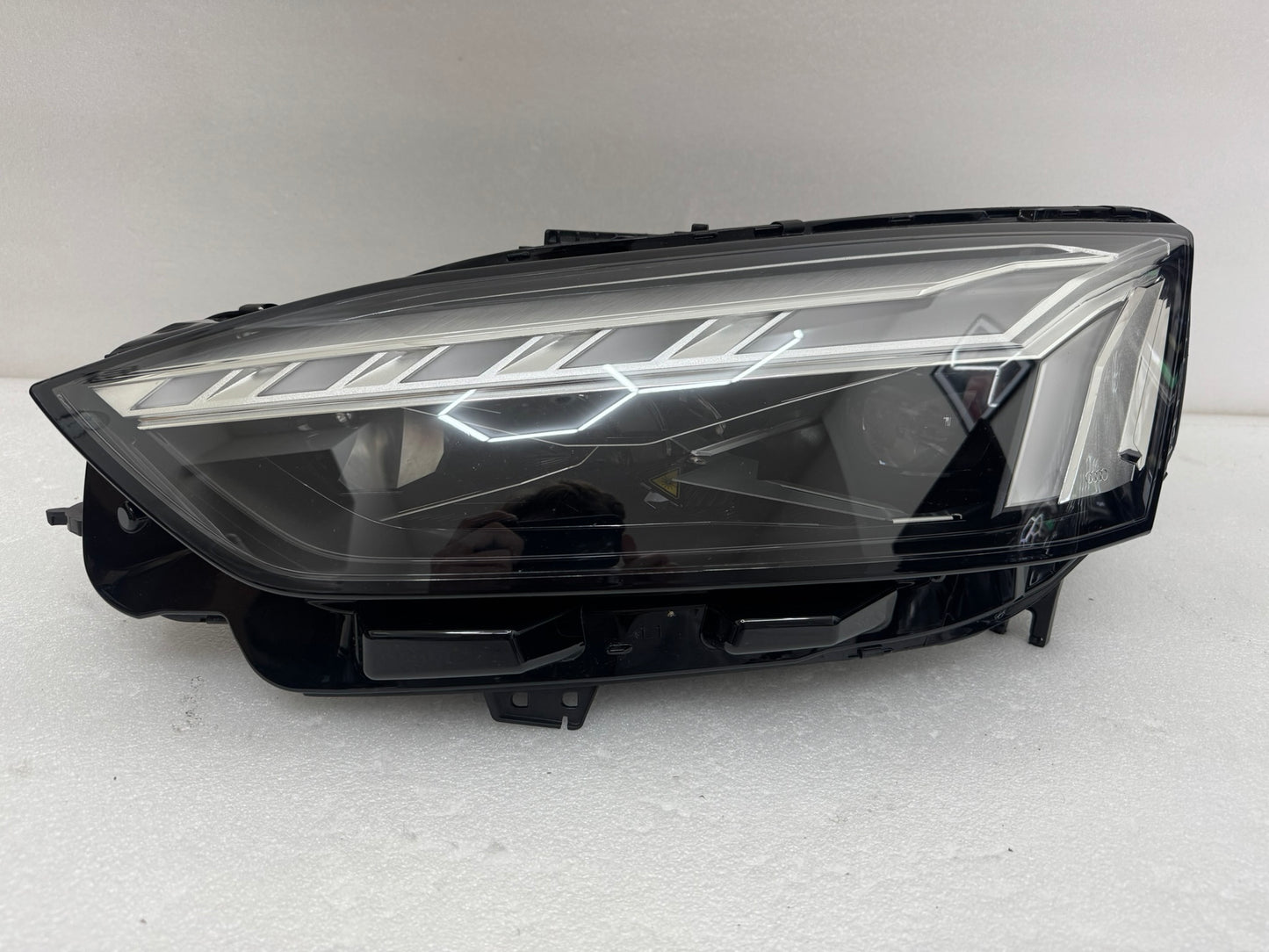 AUDI A5	8W6941085