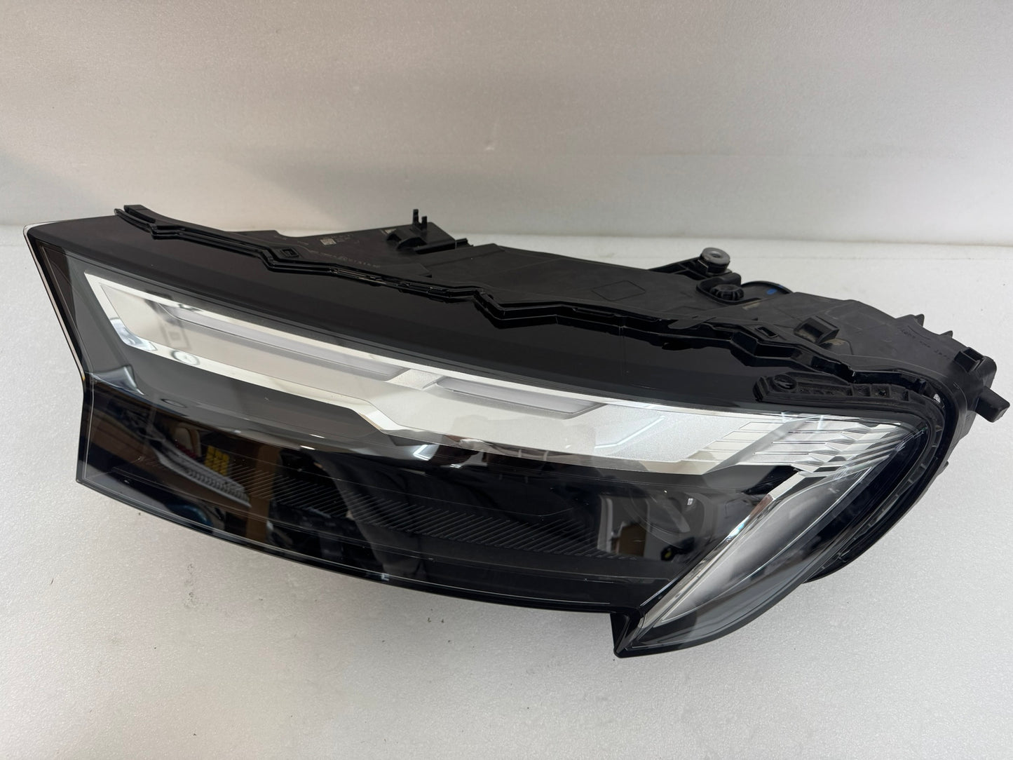 AUDI Q7	 4M0941011 E