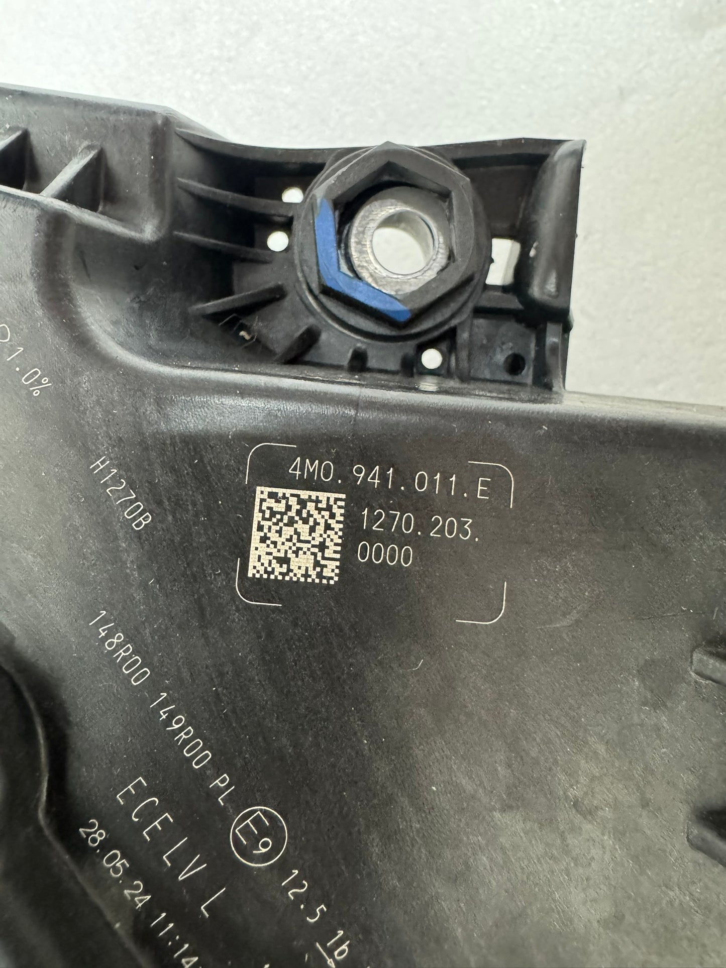 AUDI Q7	 4M0941011 E