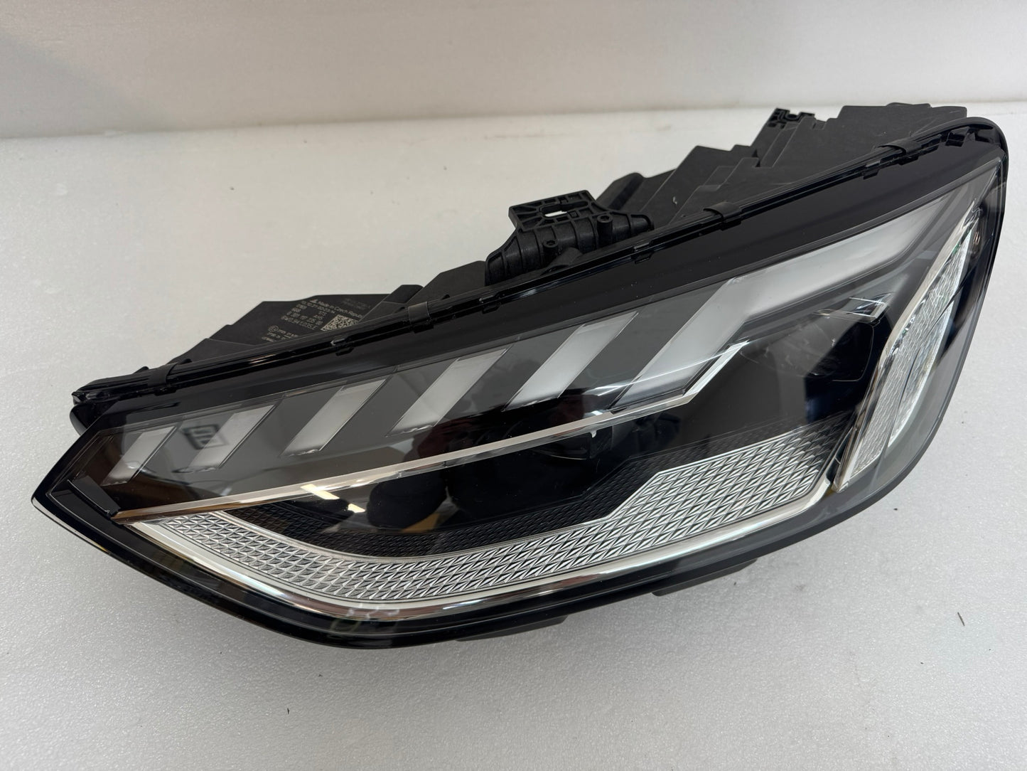 AUDI A4	8W0941035E
