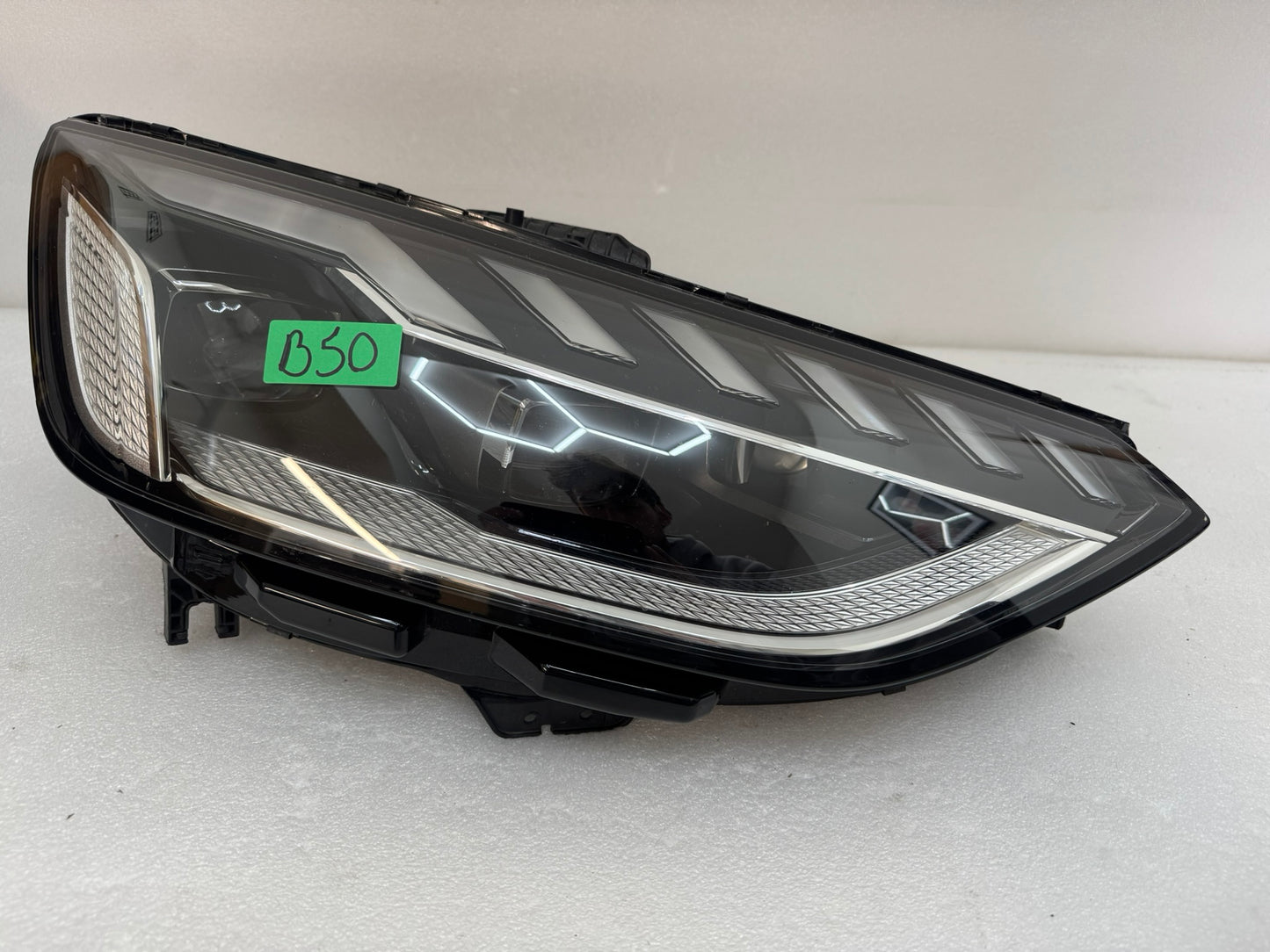 AUDI A4	8W0941036E
